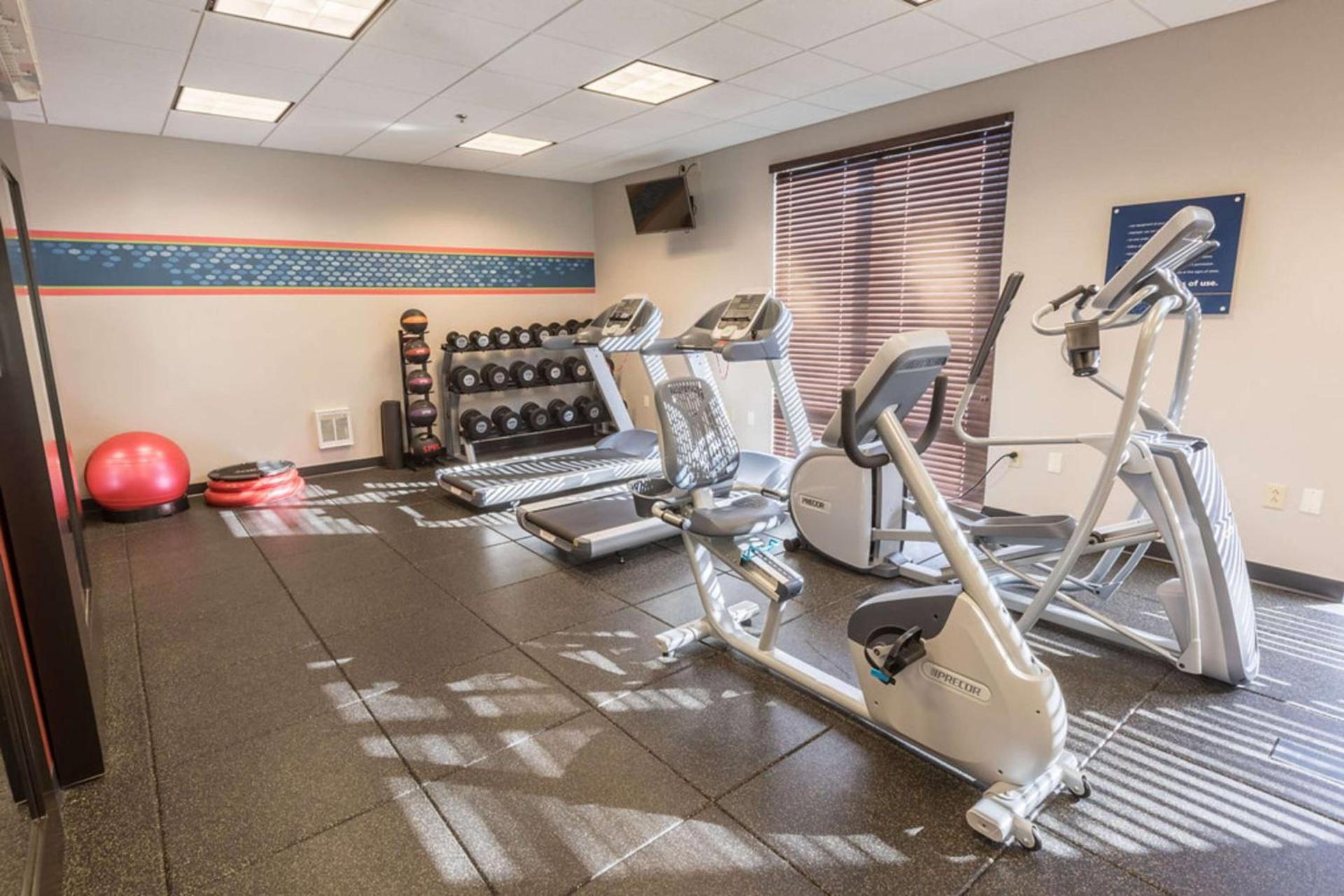 Hampton Inn & Suites Tilton photo 18