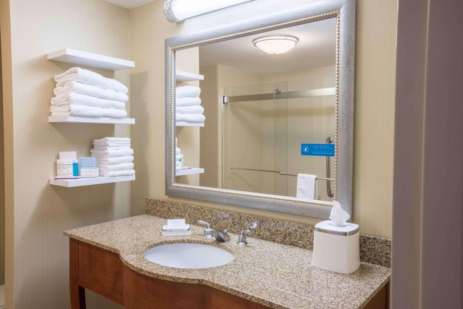 Hampton Inn & Suites Tilton photo 27