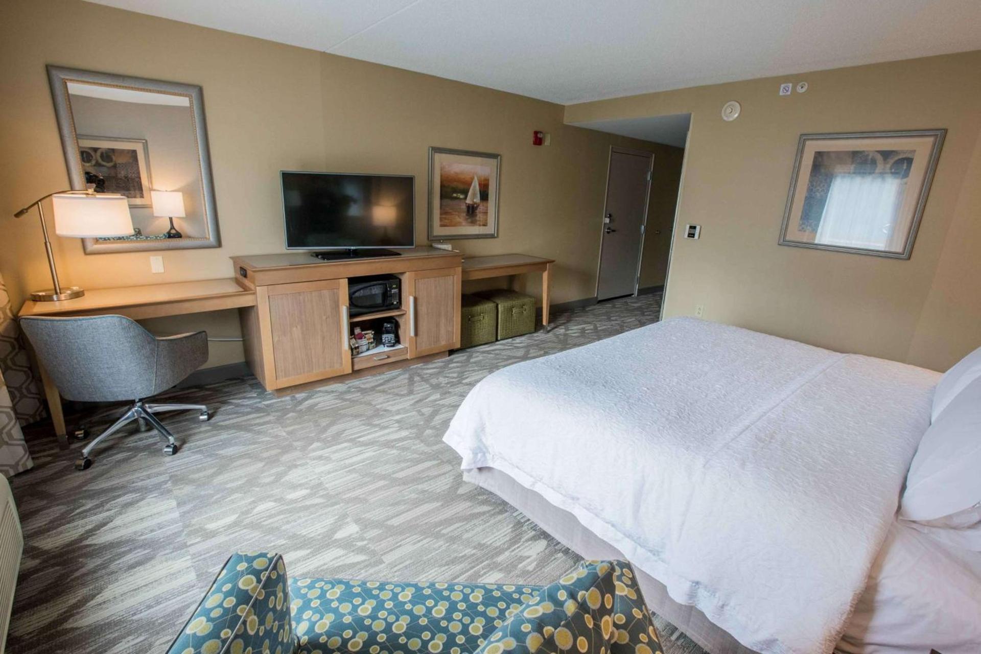 Hampton Inn & Suites Tilton photo 23