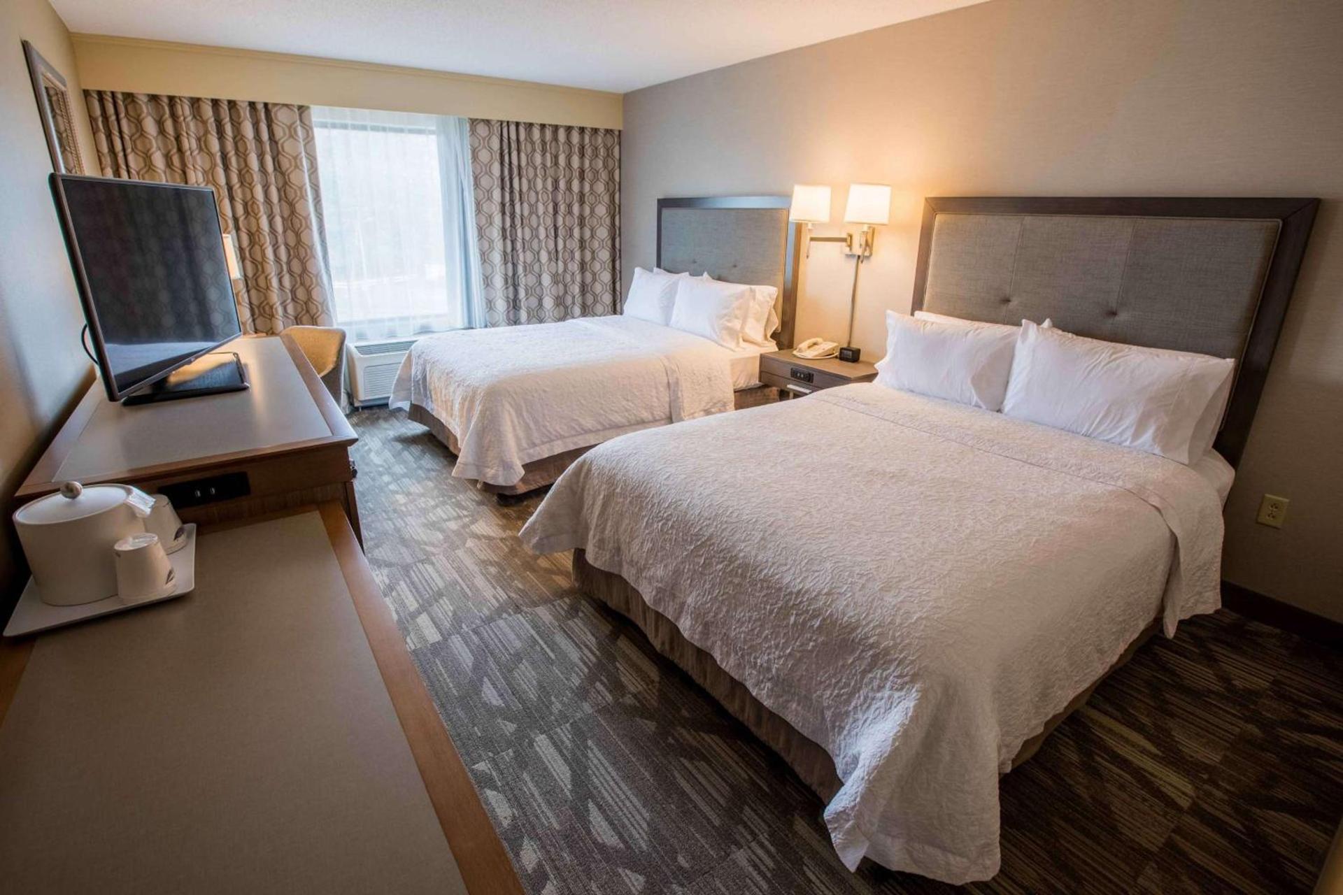 Hampton Inn & Suites Tilton photo 28