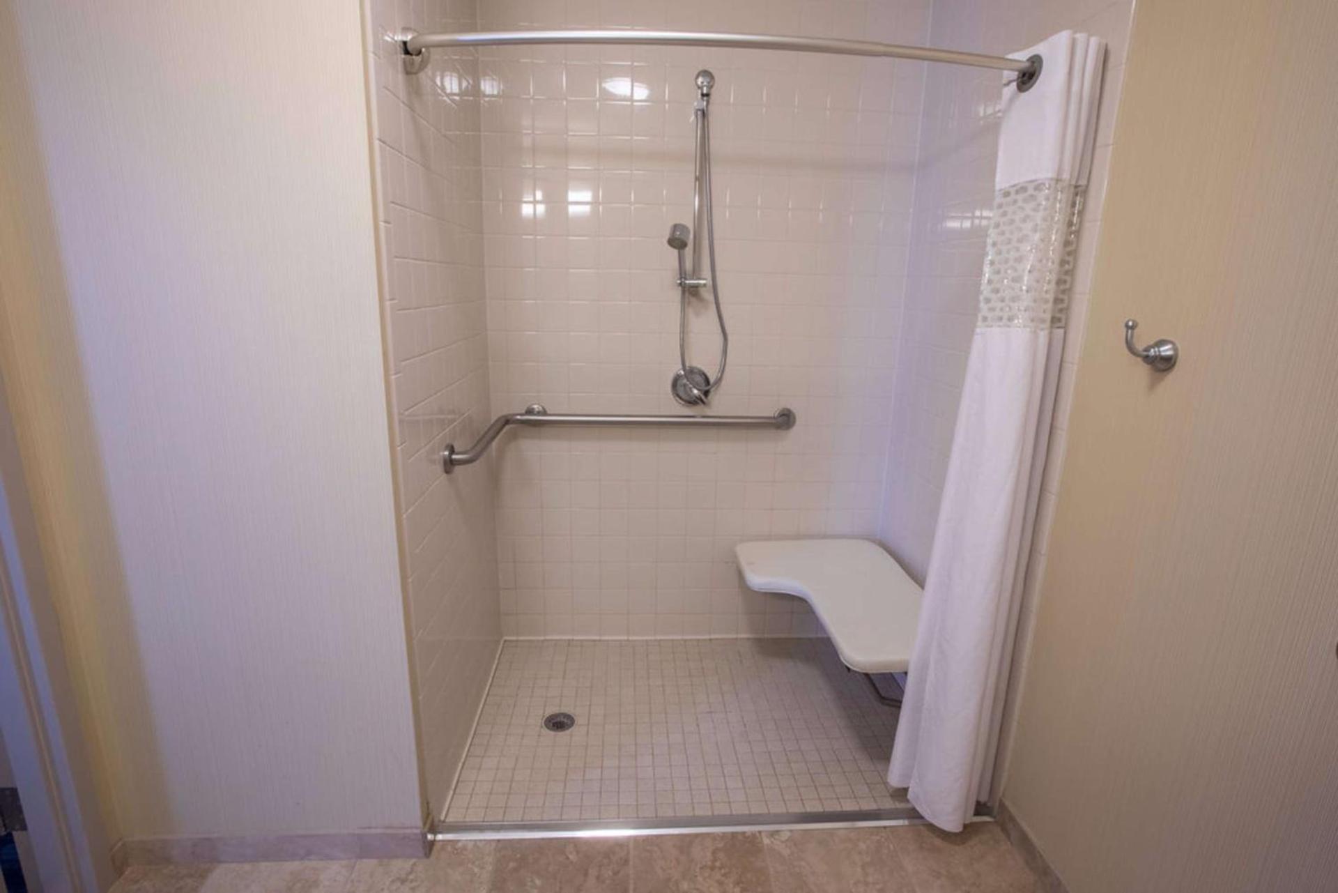 Hampton Inn & Suites Tilton photo 39