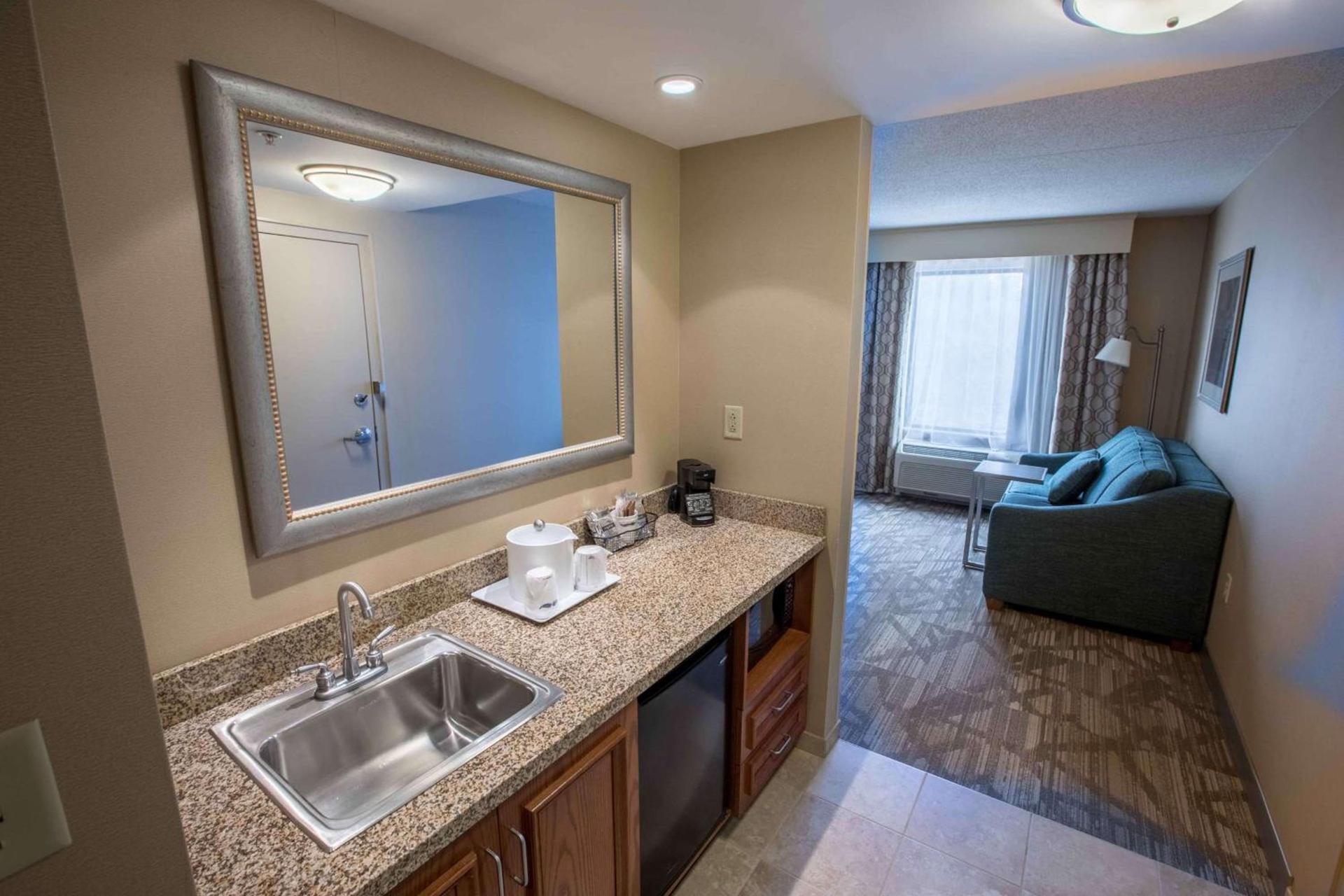 Hampton Inn & Suites Tilton photo 35