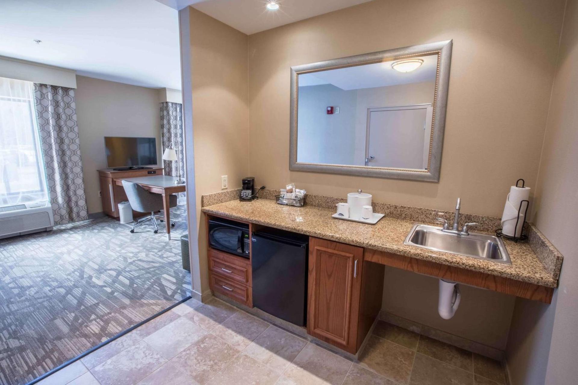 Hampton Inn & Suites Tilton photo 36