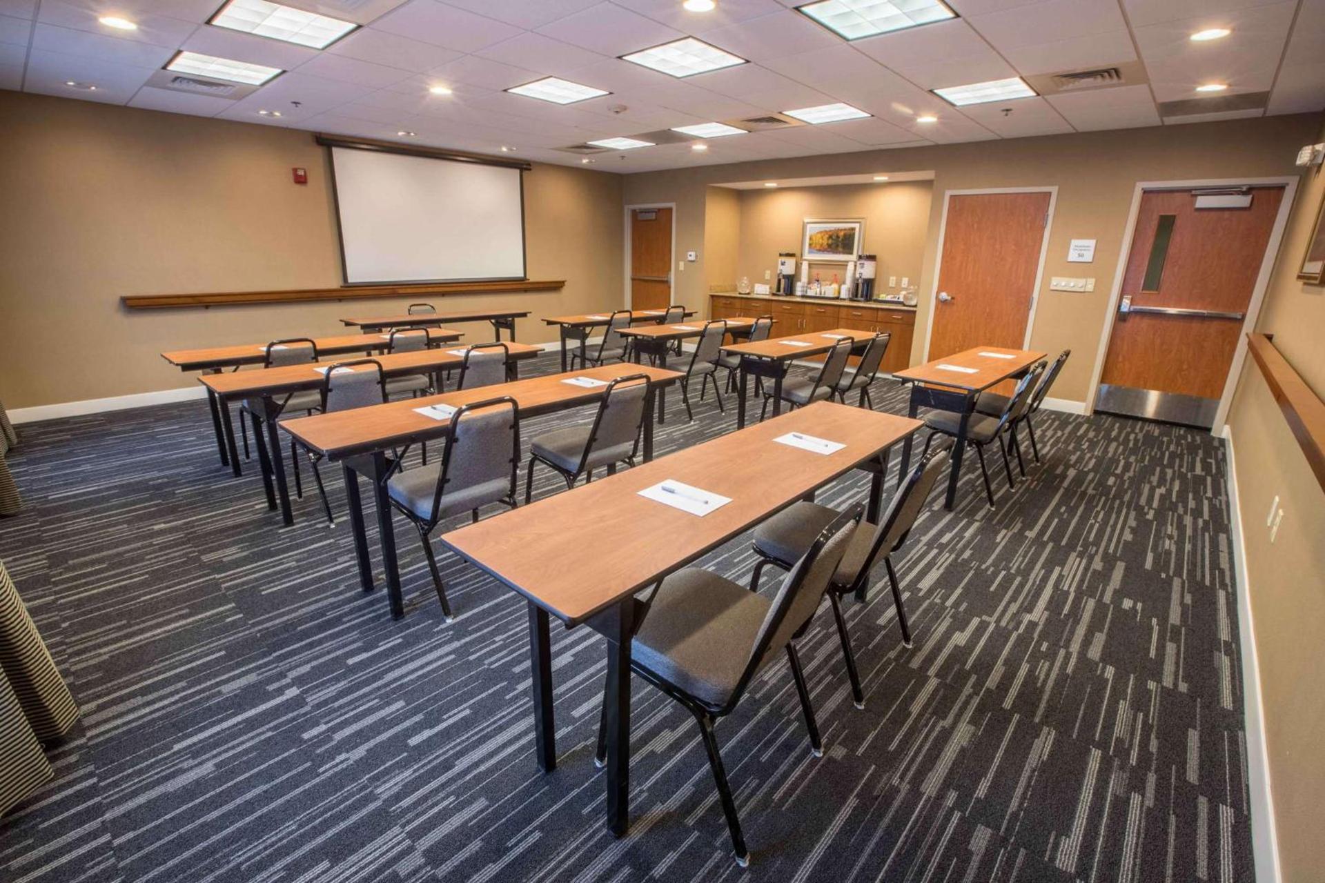 Hampton Inn & Suites Tilton photo 40