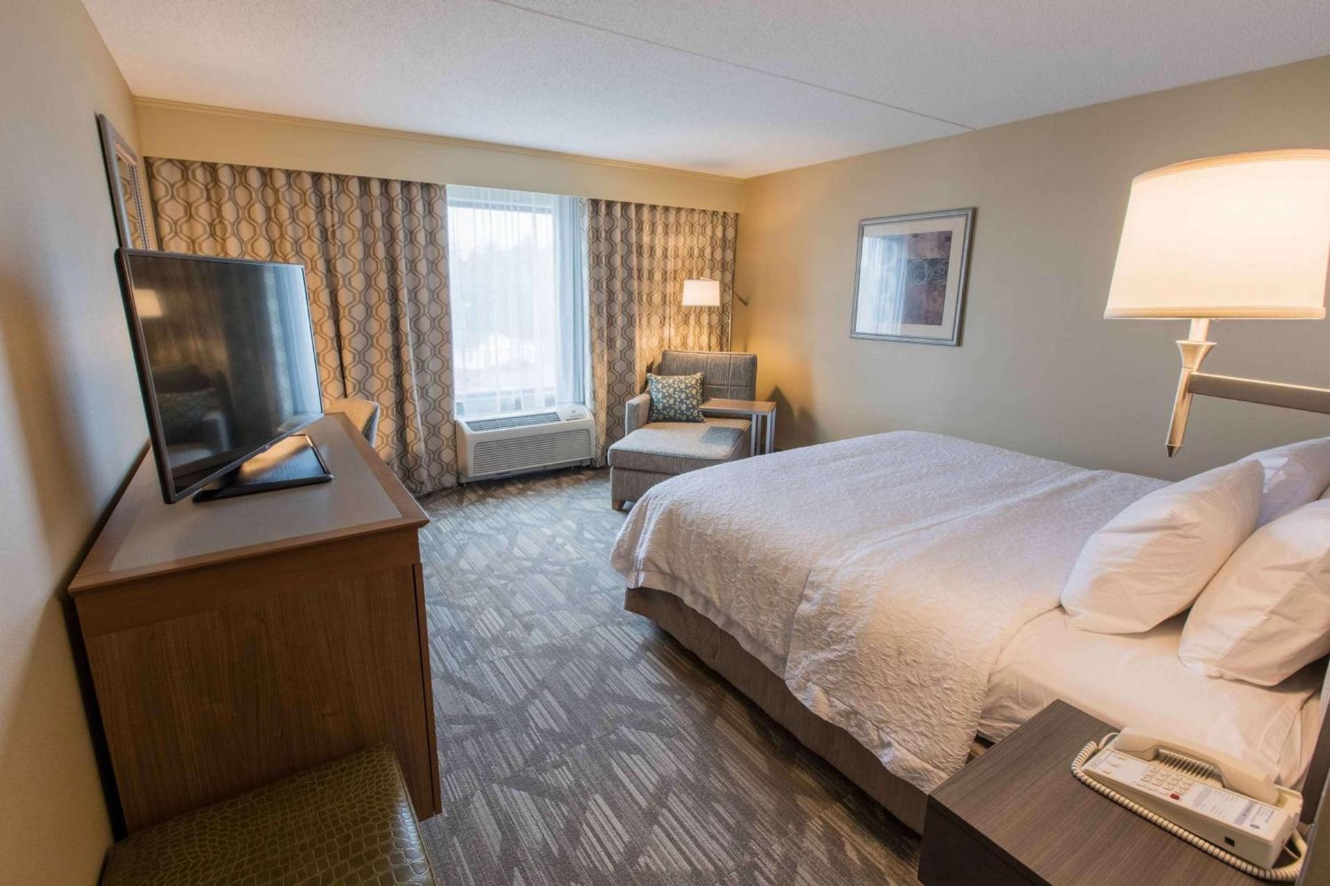 Hampton Inn & Suites Tilton photo 21