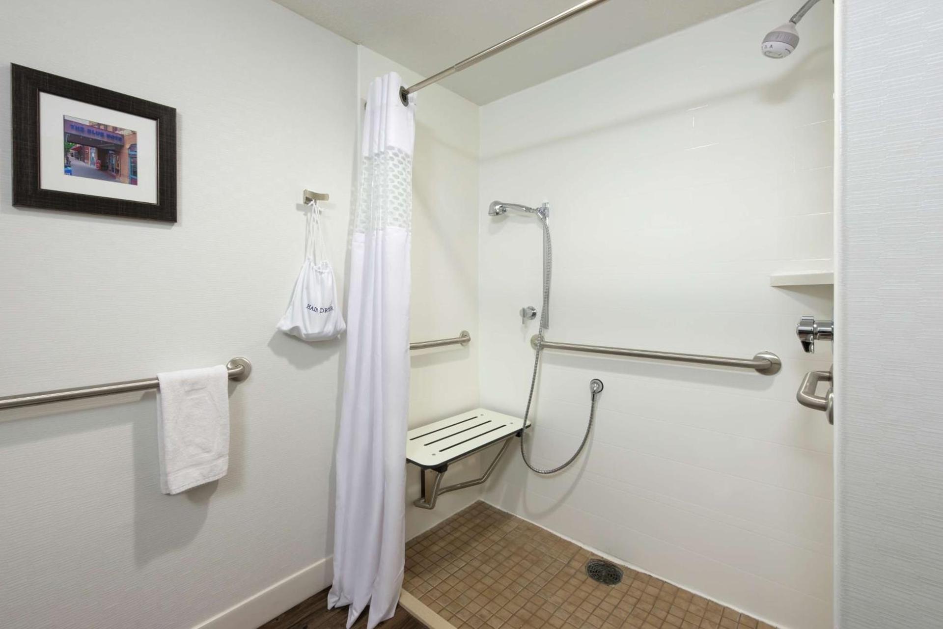 Hampton Inn Columbia photo 11