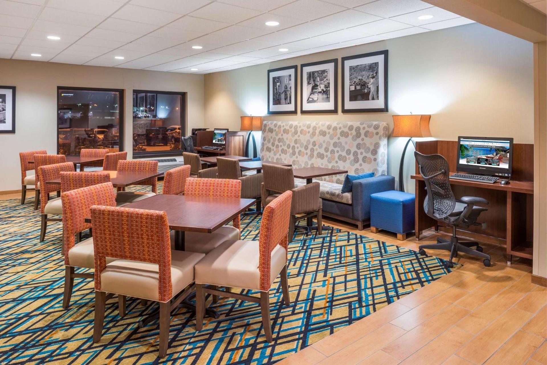 Hampton Inn Columbia photo 53
