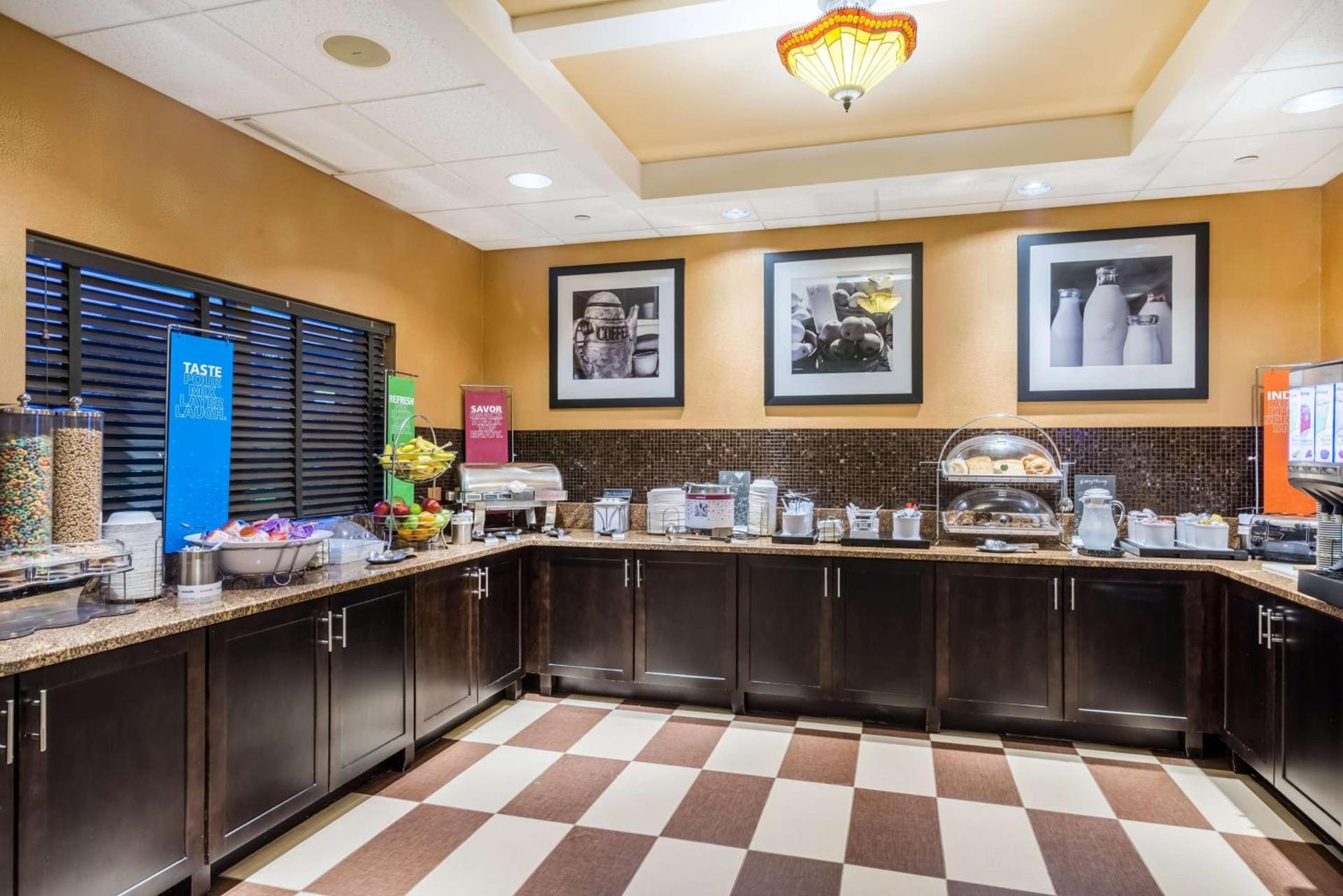 Hampton Inn Clifton Park photo 23