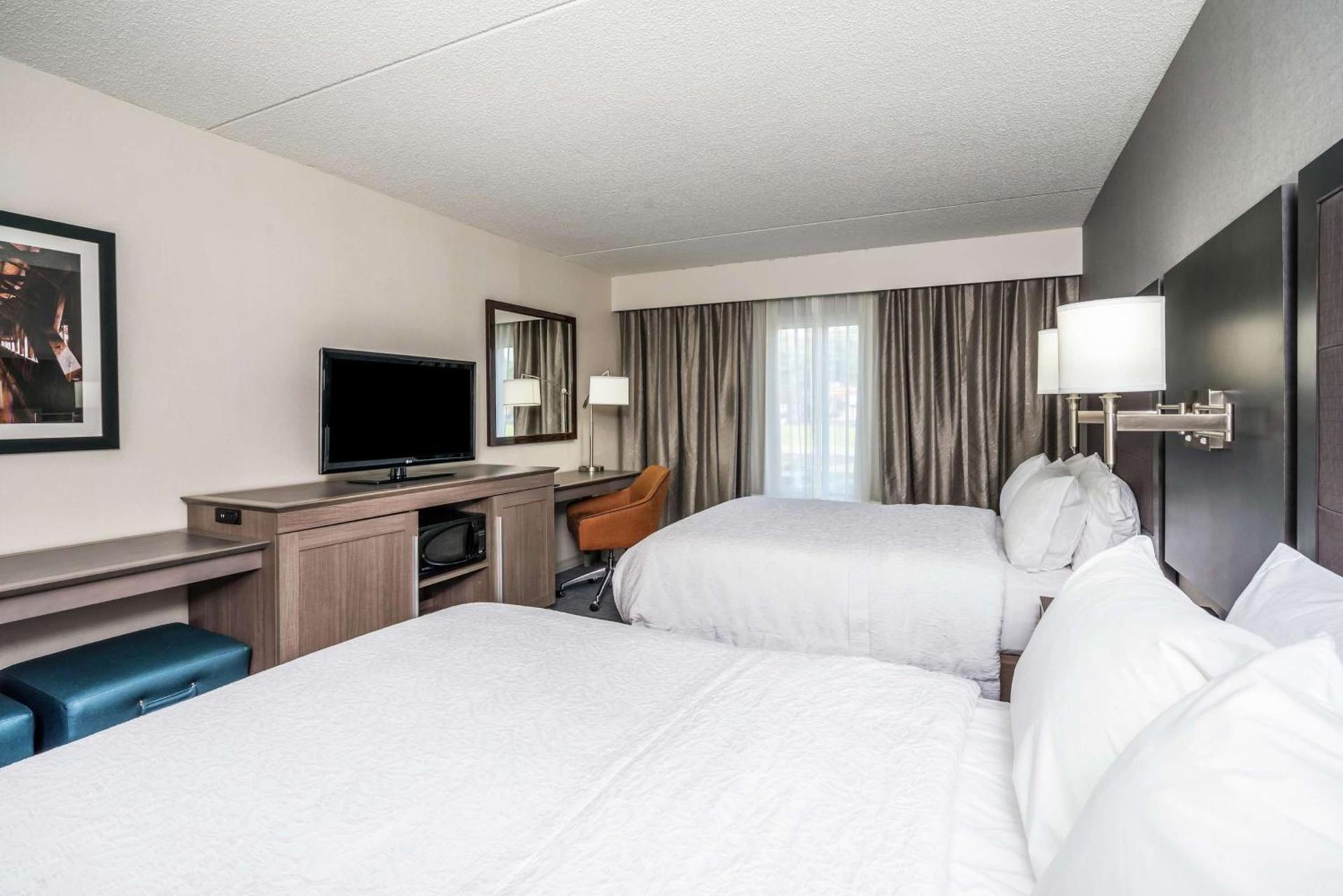 Hampton Inn Clifton Park photo 28