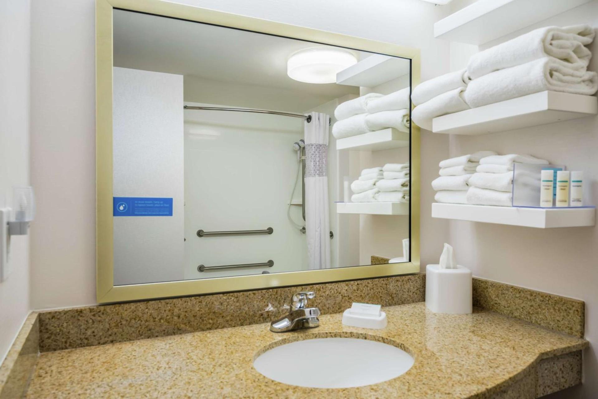 Hampton Inn Clifton Park photo 27