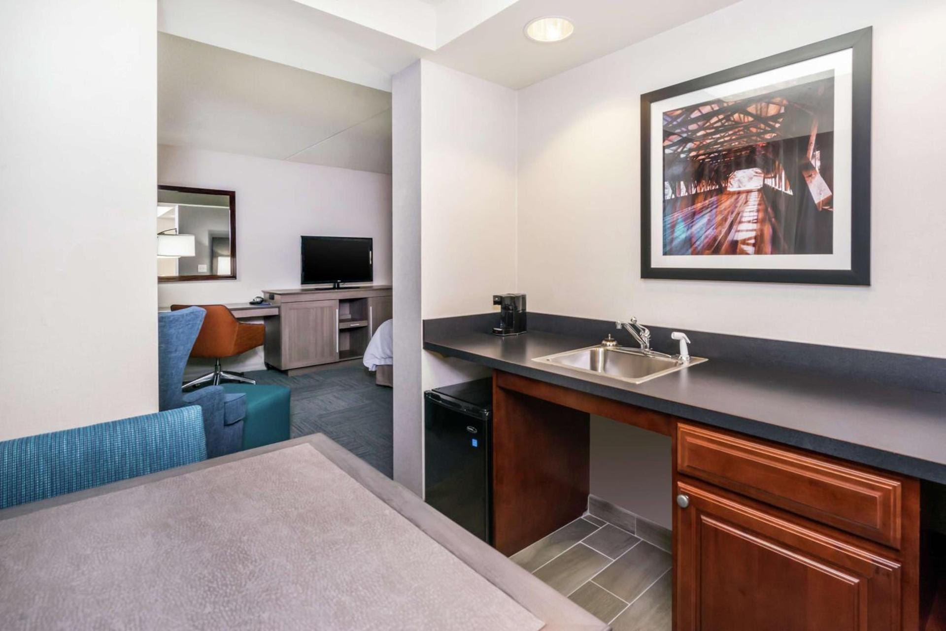 Hampton Inn Clifton Park photo 26