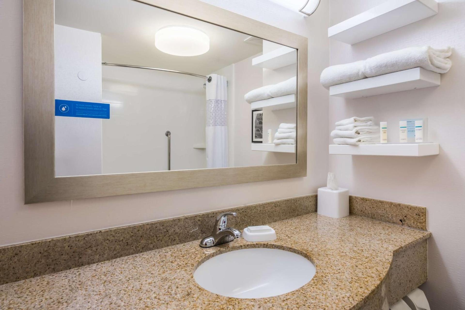 Hampton Inn Clifton Park photo 38