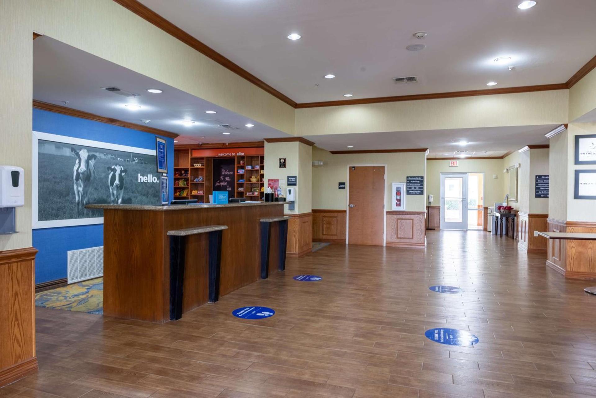 Hampton Inn Alice photo 12