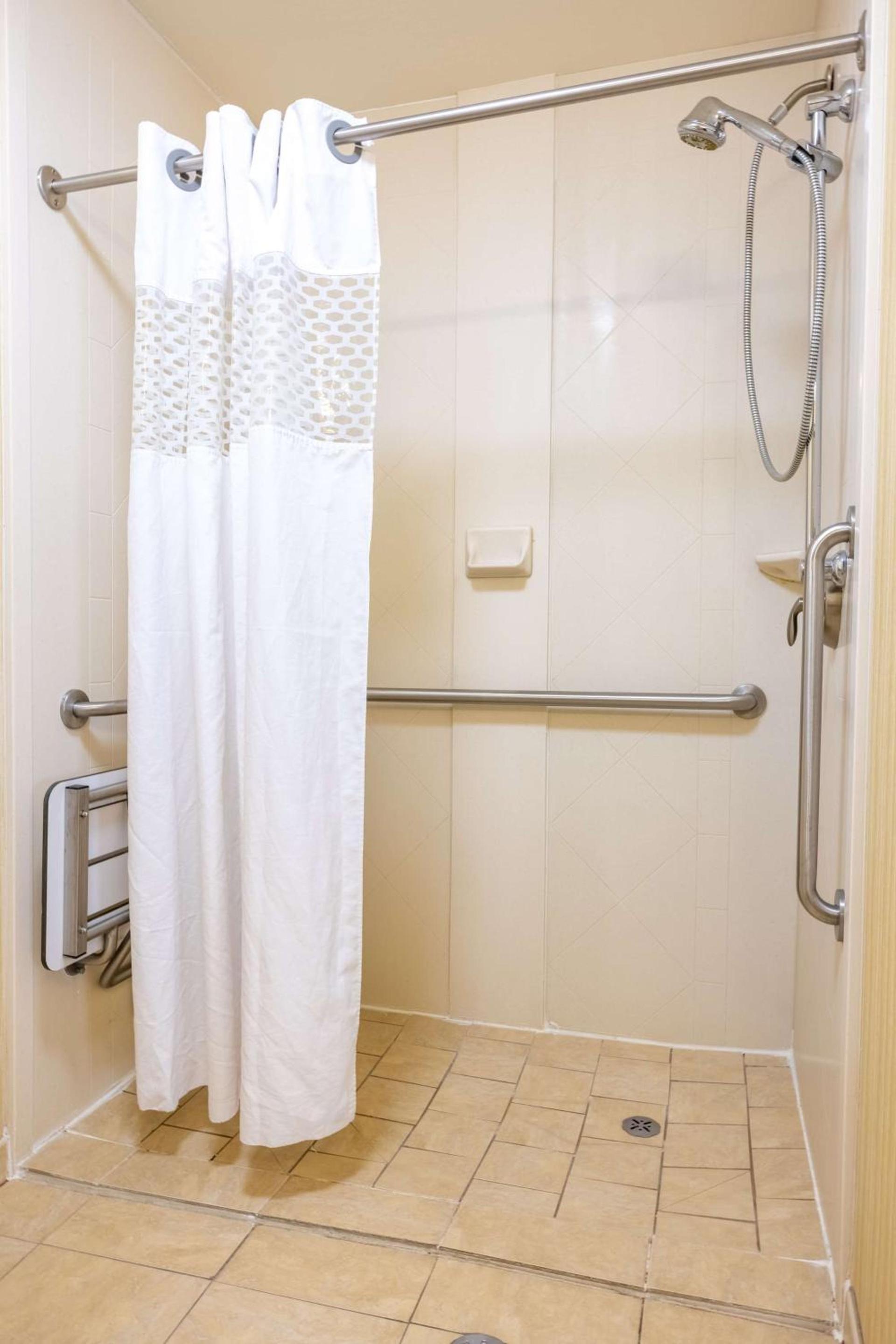 Hampton Inn Alice photo 16