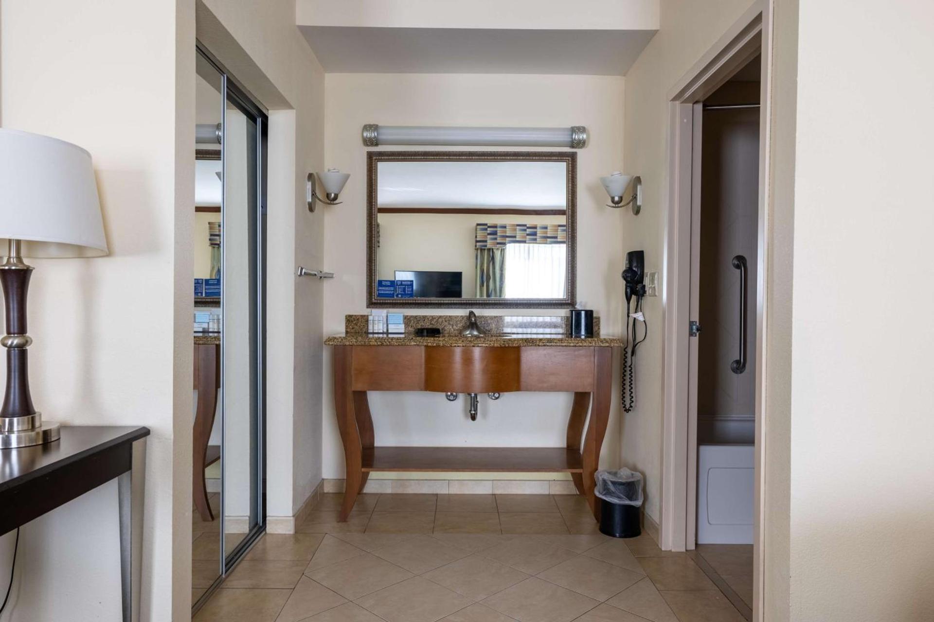 Hampton Inn Alice photo 19