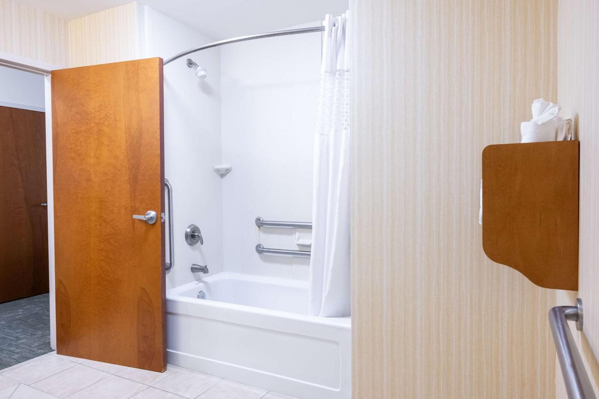 Hampton Inn Alice photo 31