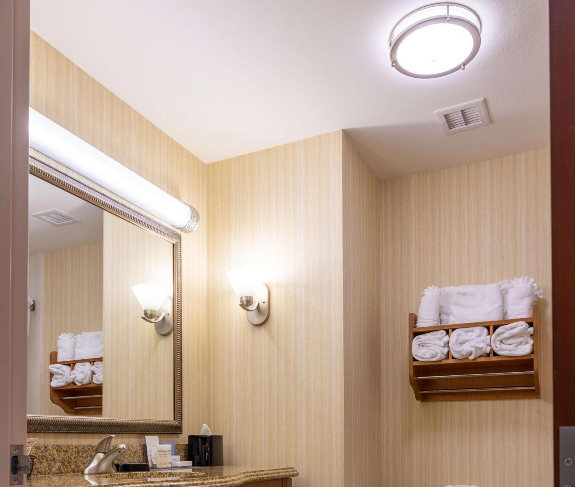 Hampton Inn Alice photo 34