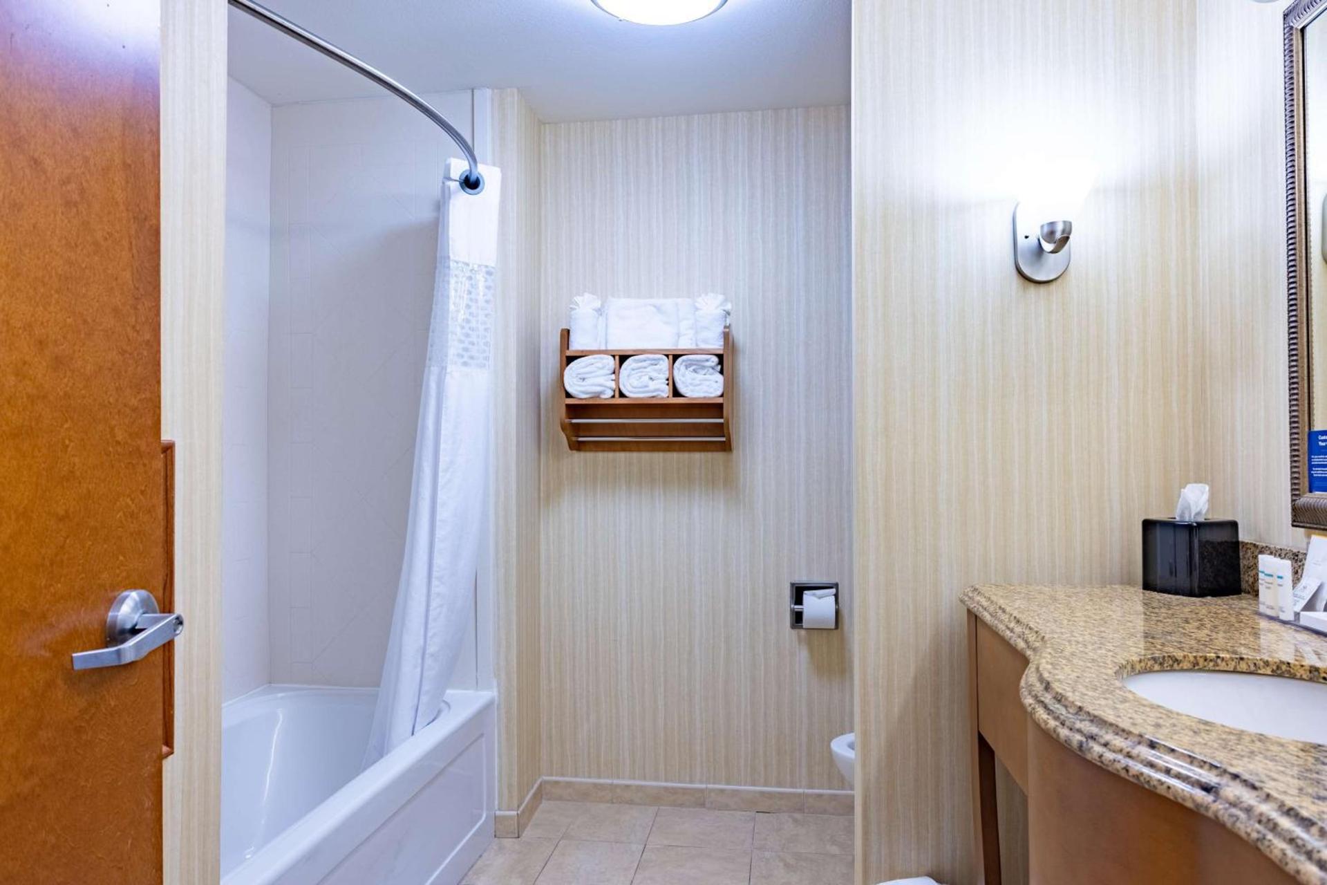 Hampton Inn Alice photo 38