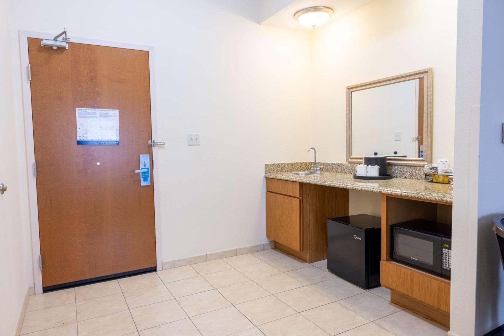 Hampton Inn Alice photo 41