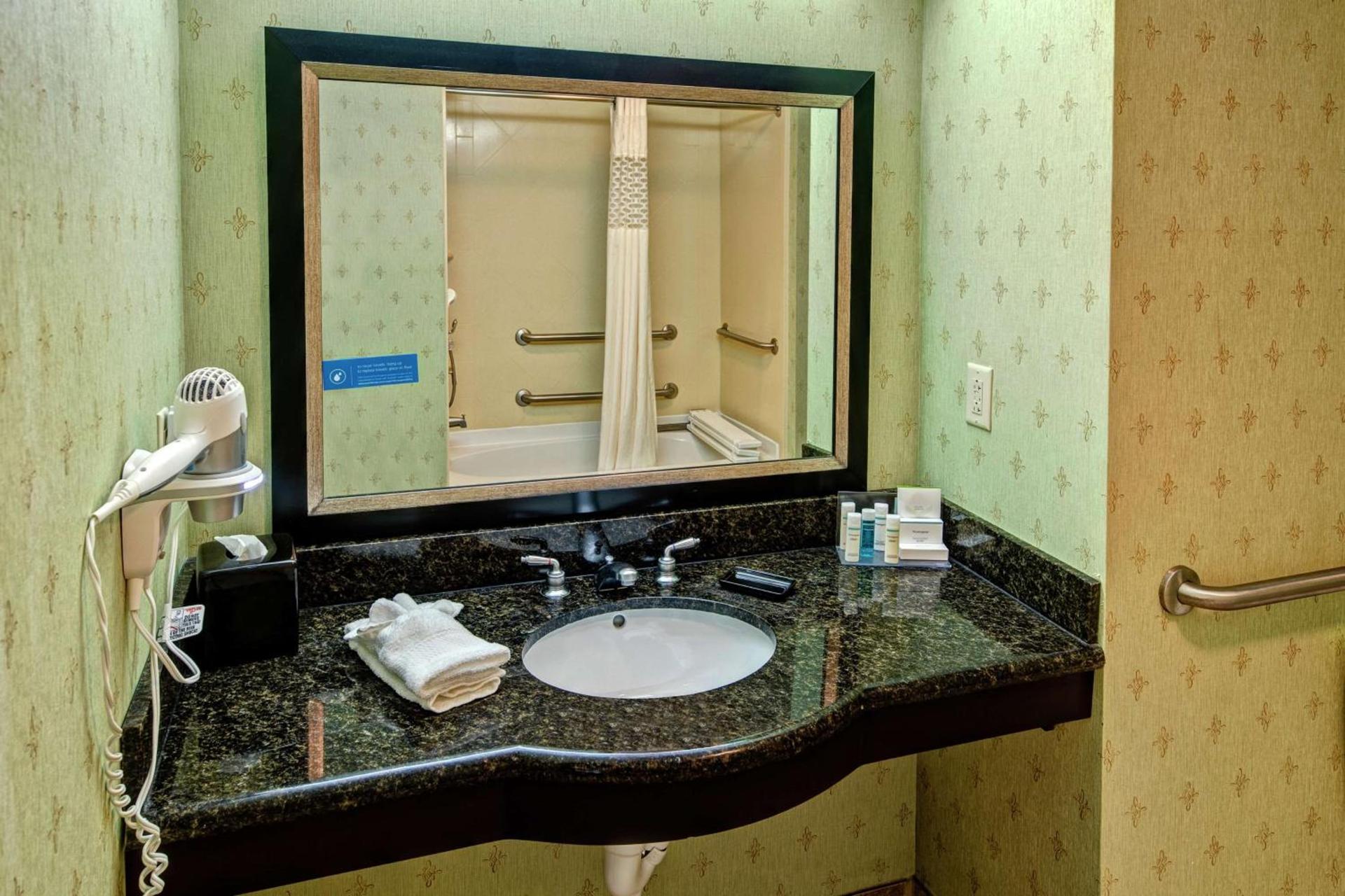 Hampton Inn Crossville photo 14