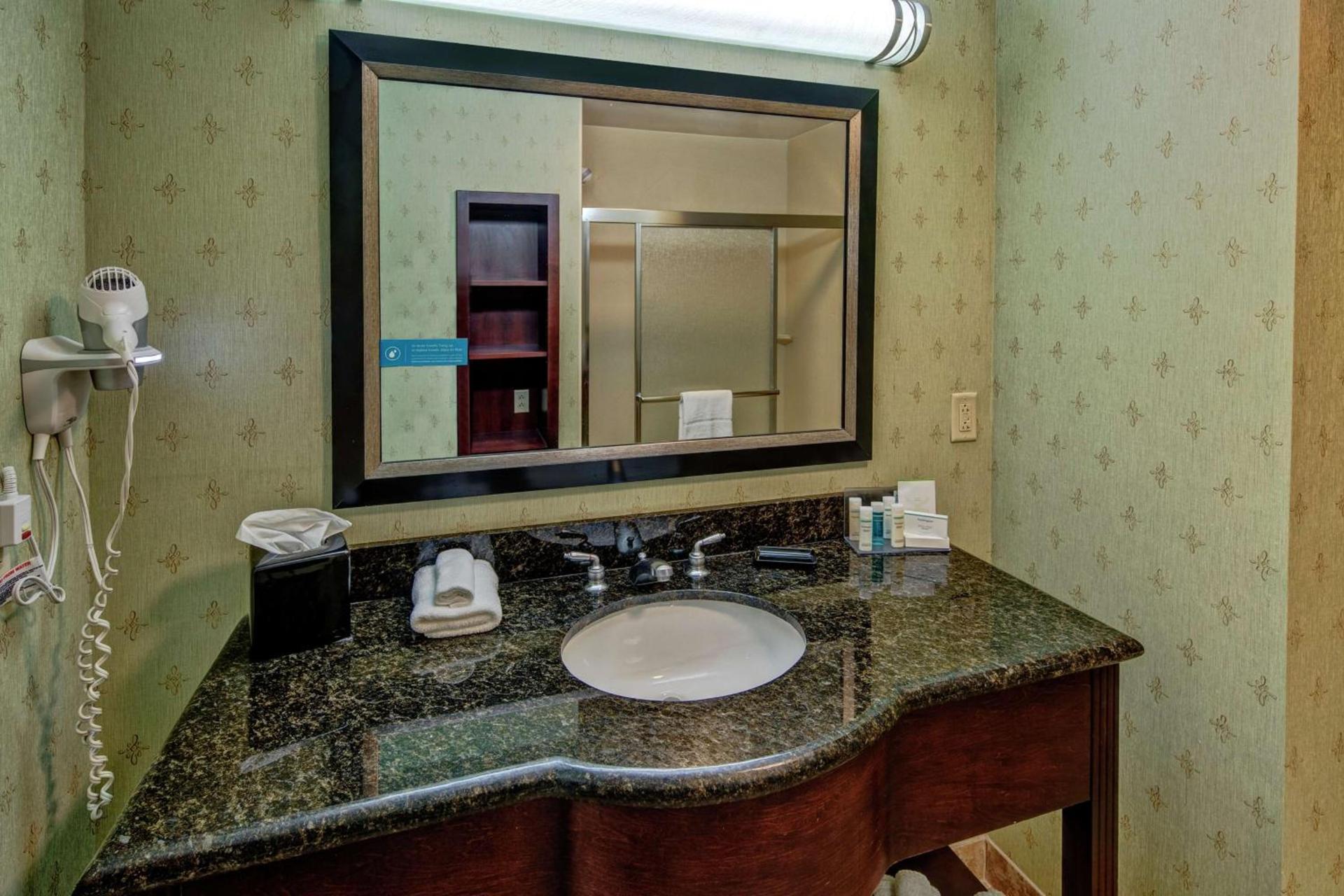 Hampton Inn Crossville photo 13