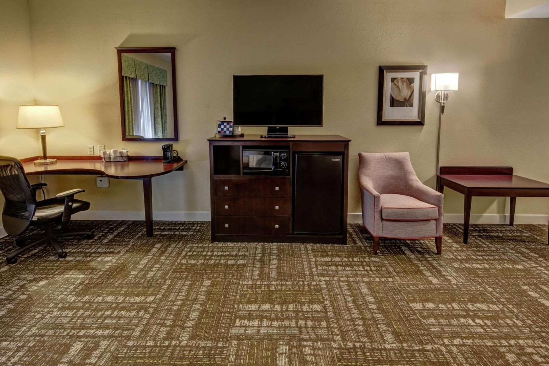 Hampton Inn Crossville photo 23