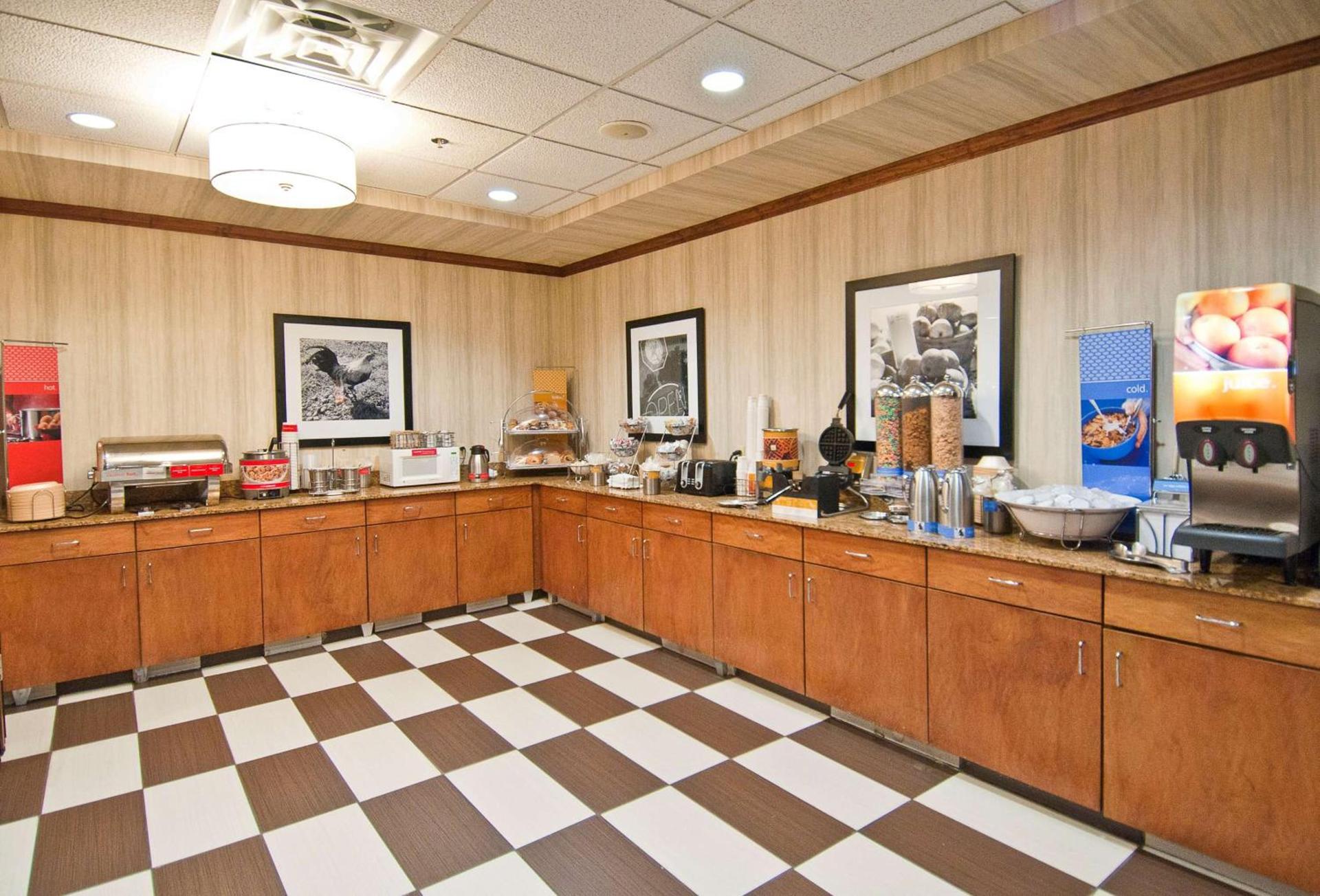 Hampton Inn Canton photo 10