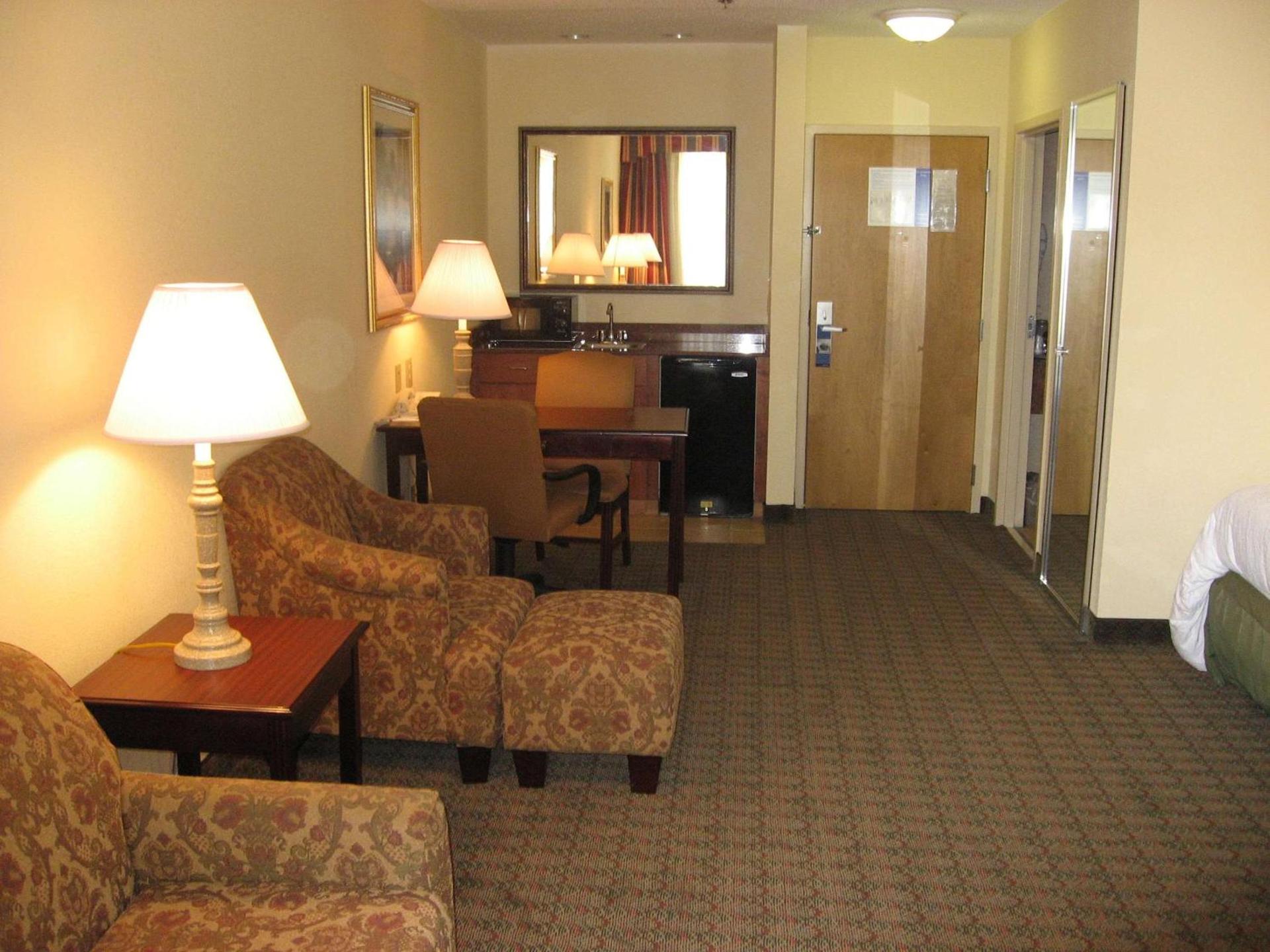 Hampton Inn Canton photo 32