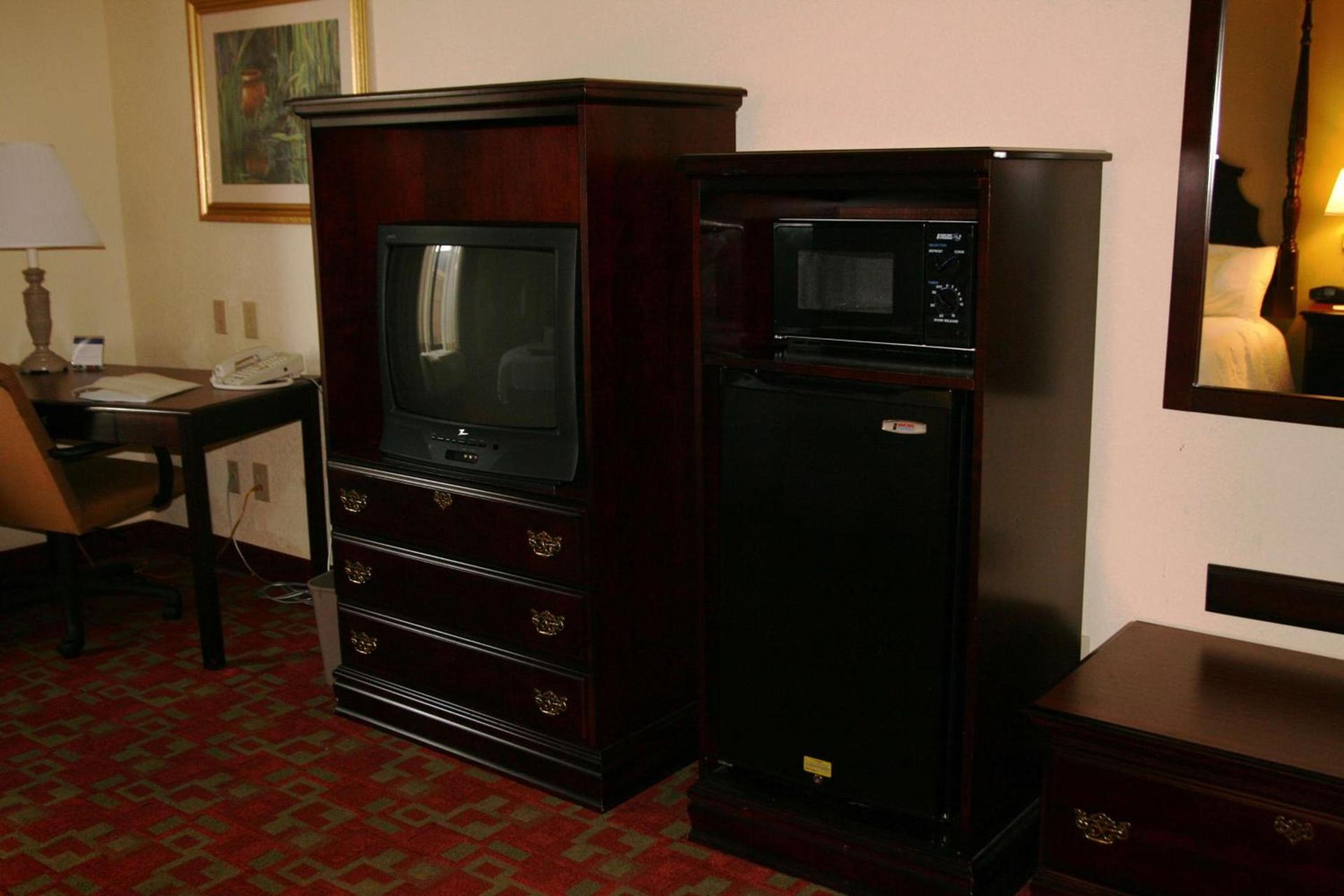 Hampton Inn Canton photo 31