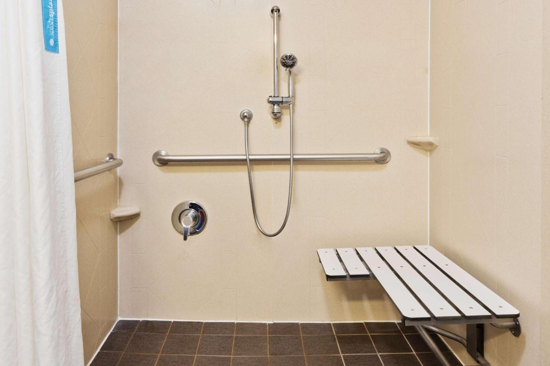Hampton Inn & Suites Phenix City- Columbus Area photo 18