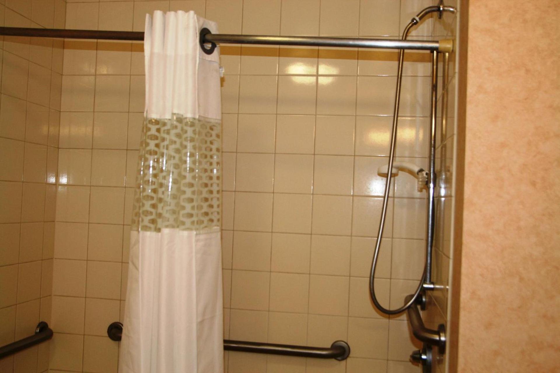 Hampton Inn Canton photo 40