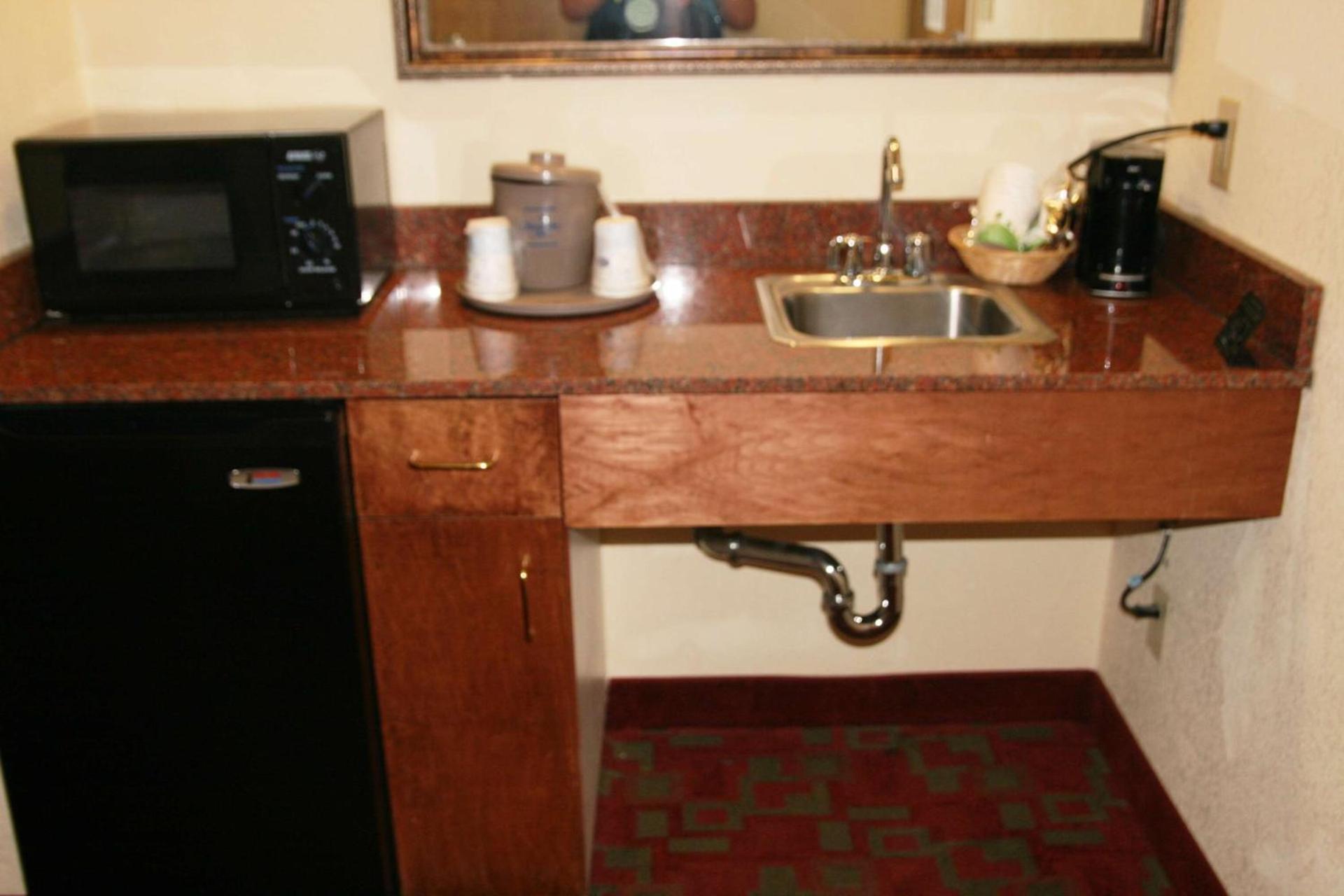 Hampton Inn Canton photo 57