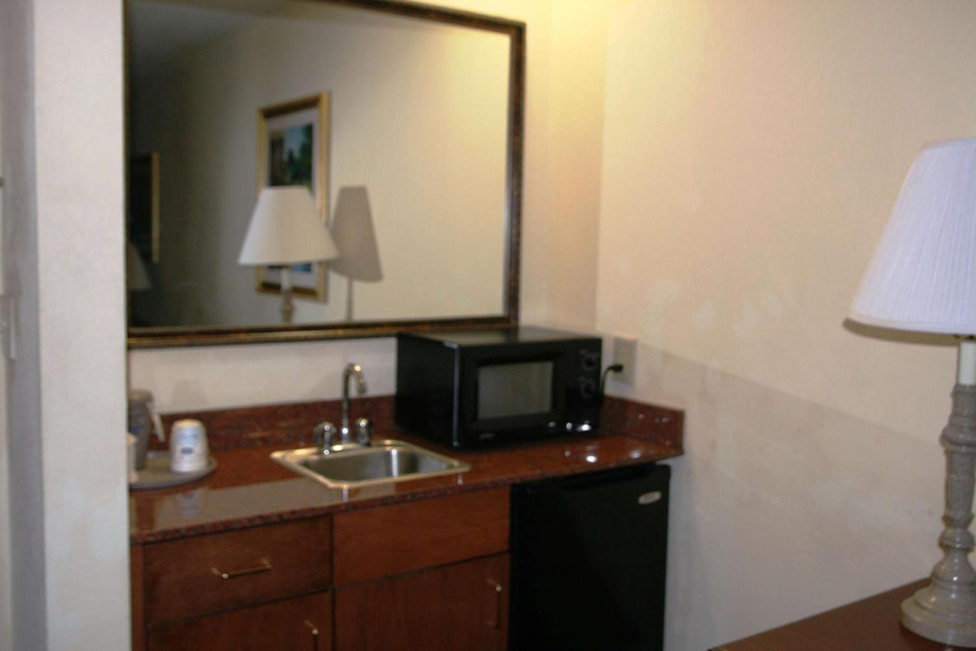 Hampton Inn Canton photo 59