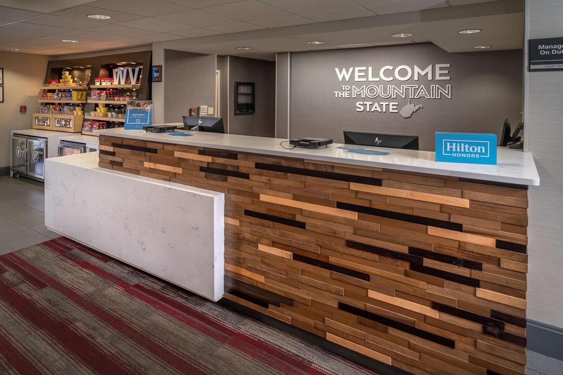 Hampton Inn Charleston Downtown photo 3