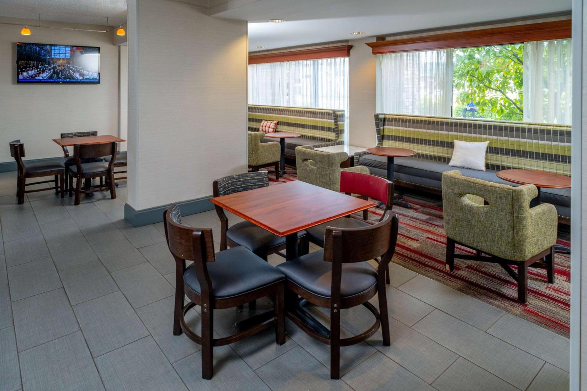 Hampton Inn Charleston Downtown photo 4