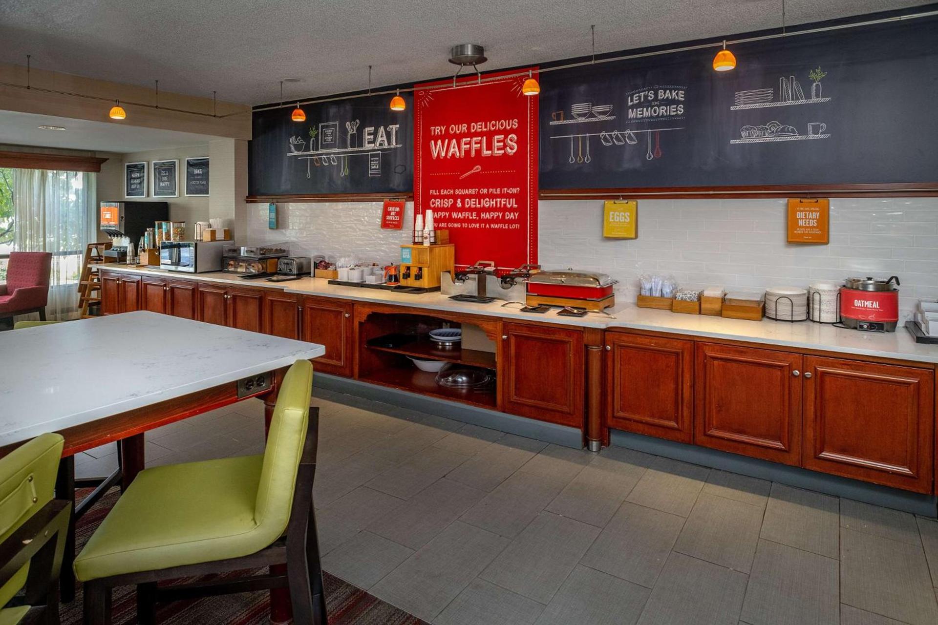 Hampton Inn Charleston Downtown photo 9
