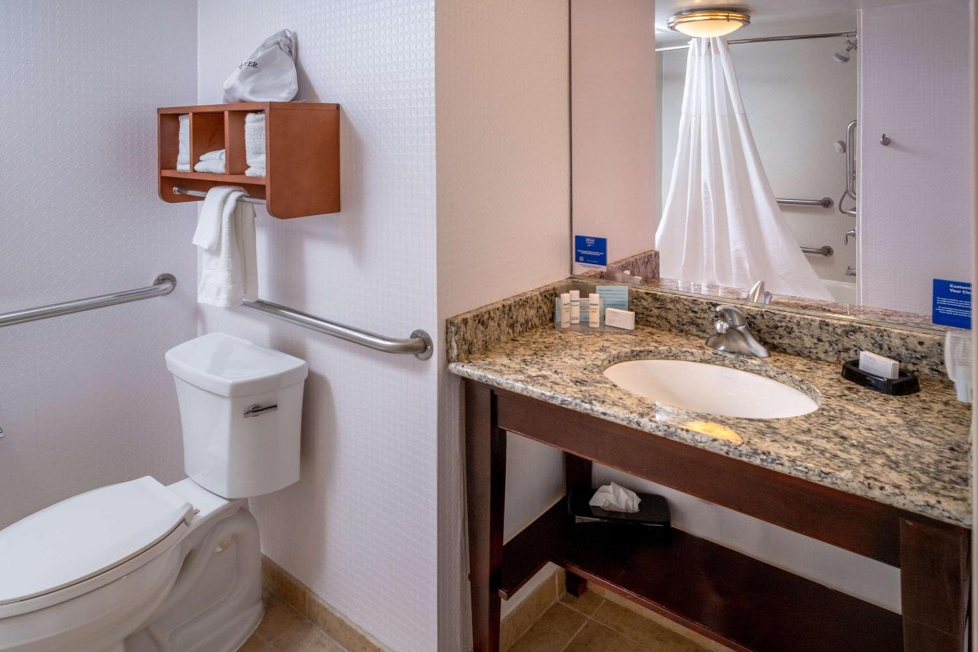 Hampton Inn Charleston Downtown photo 16