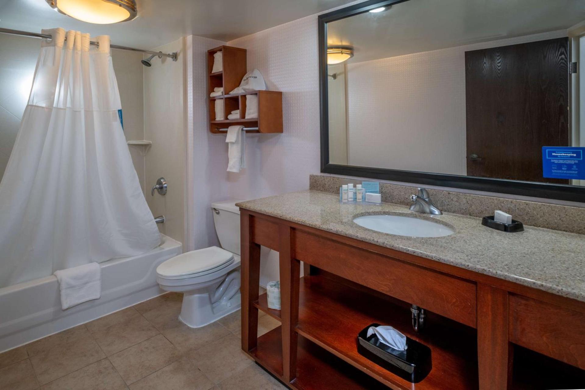 Hampton Inn Charleston Downtown photo 25