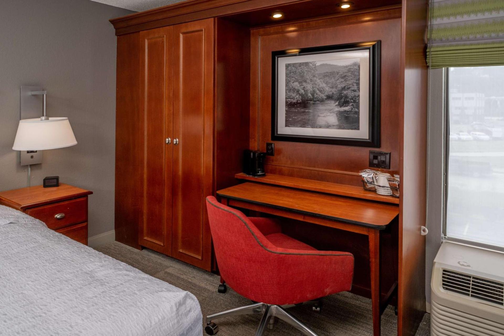Hampton Inn Charleston Downtown photo 29