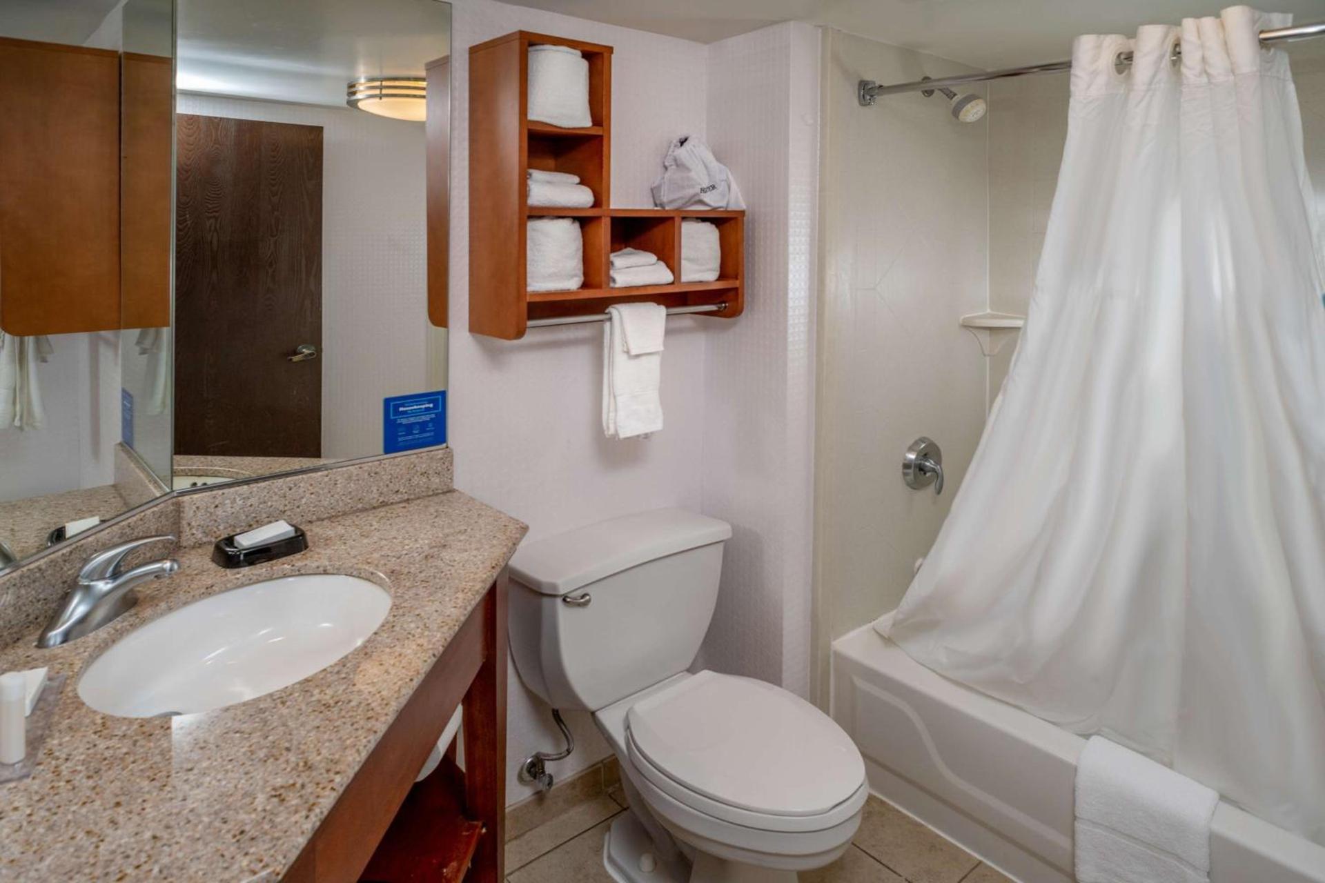 Hampton Inn Charleston Downtown photo 30