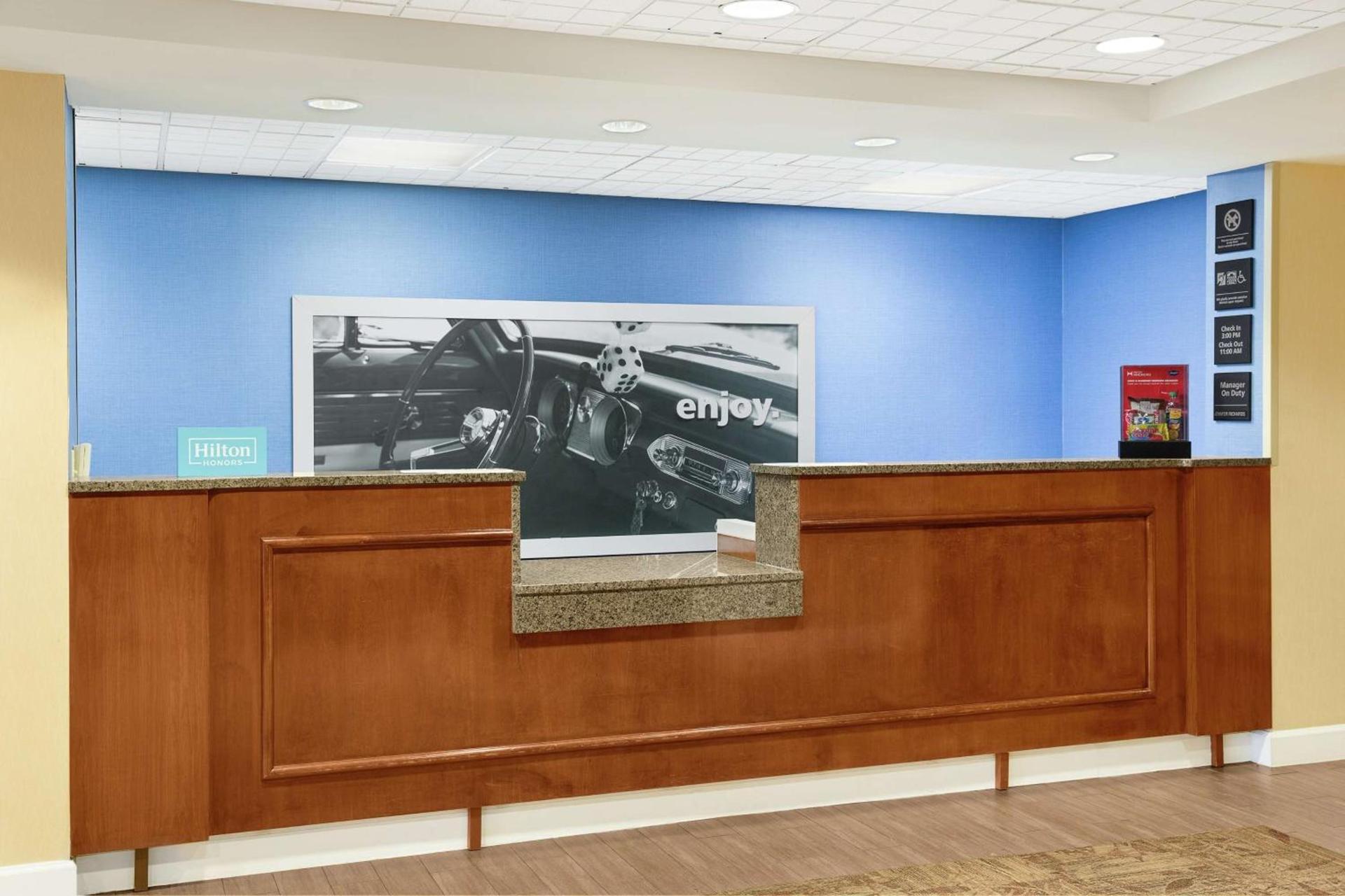 Hampton Inn Columbus-North photo 3