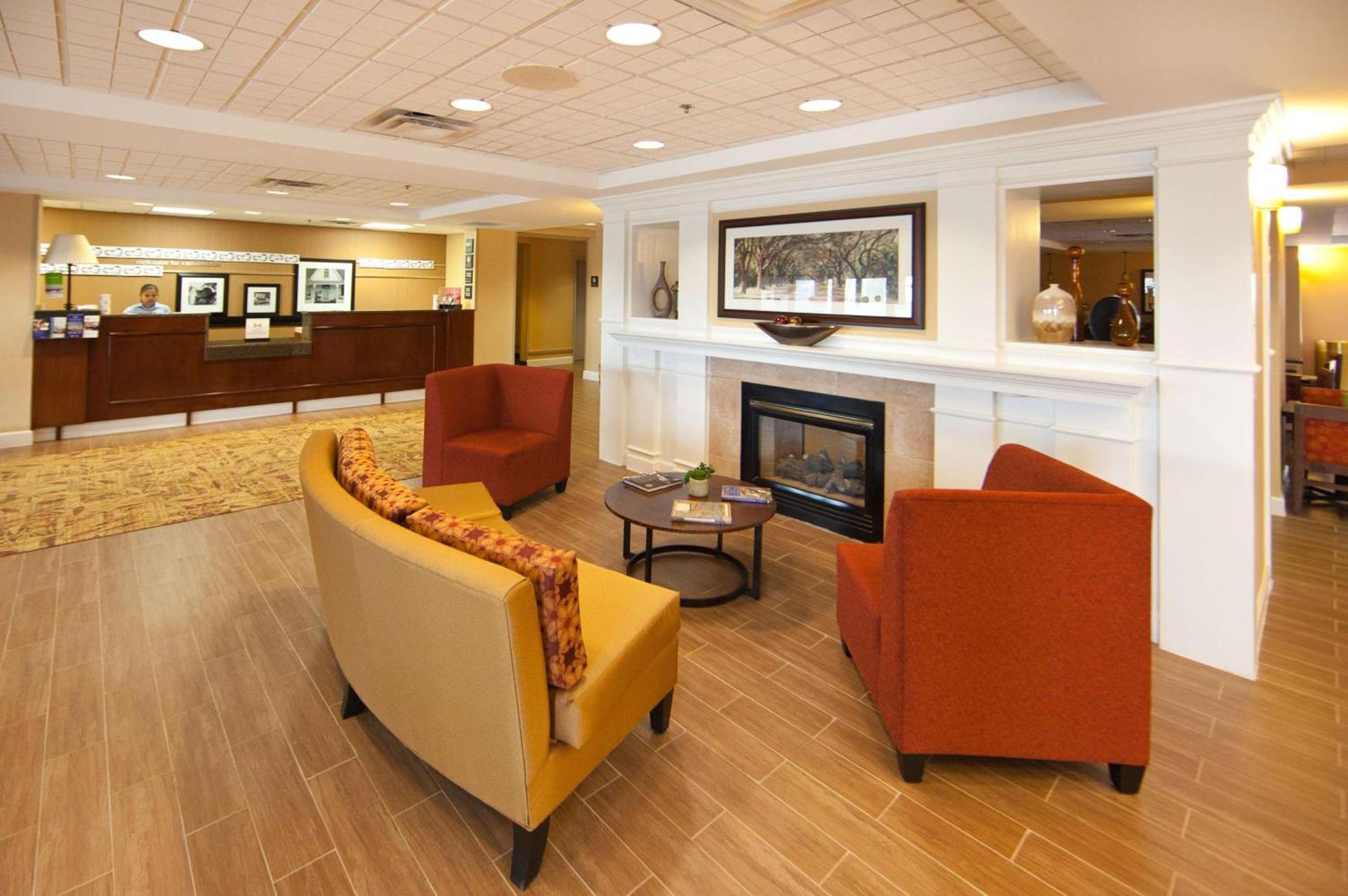 Hampton Inn Columbus-North photo 4