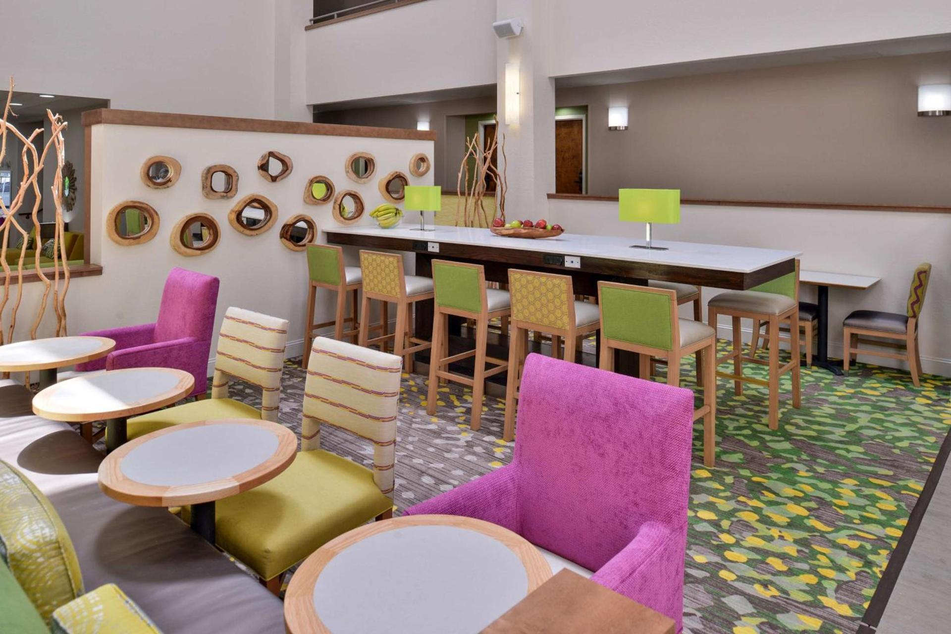 Hampton Inn Cartersville photo 11