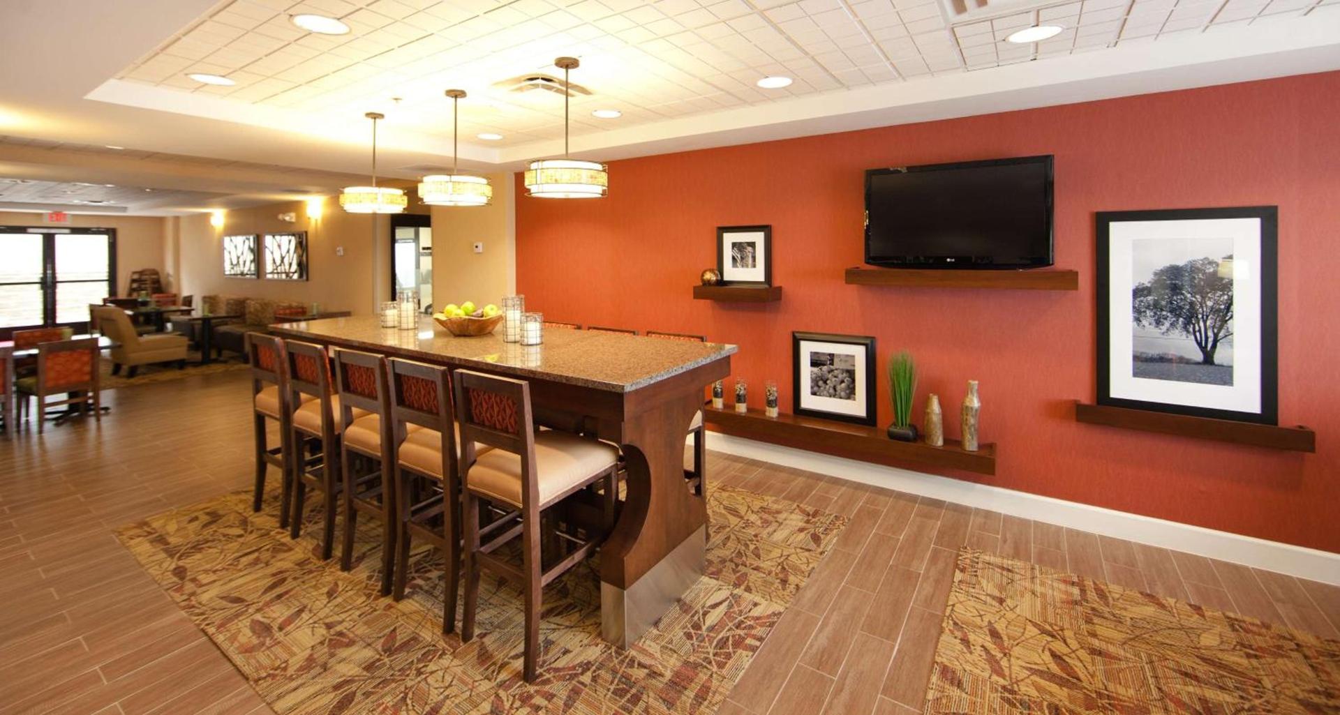 Hampton Inn Columbus-North photo 8
