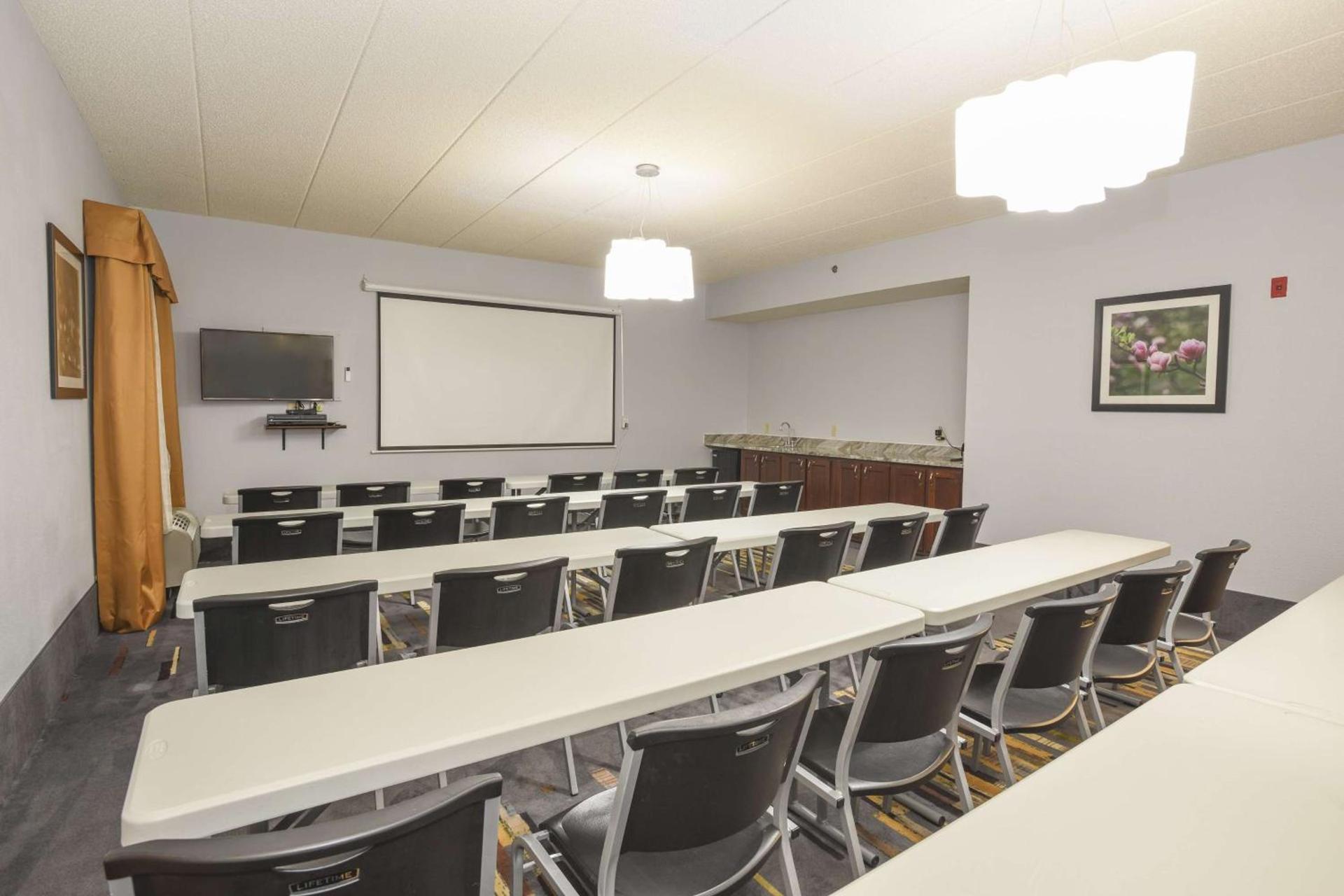 Hampton Inn Cincinnati Eastgate photo 24