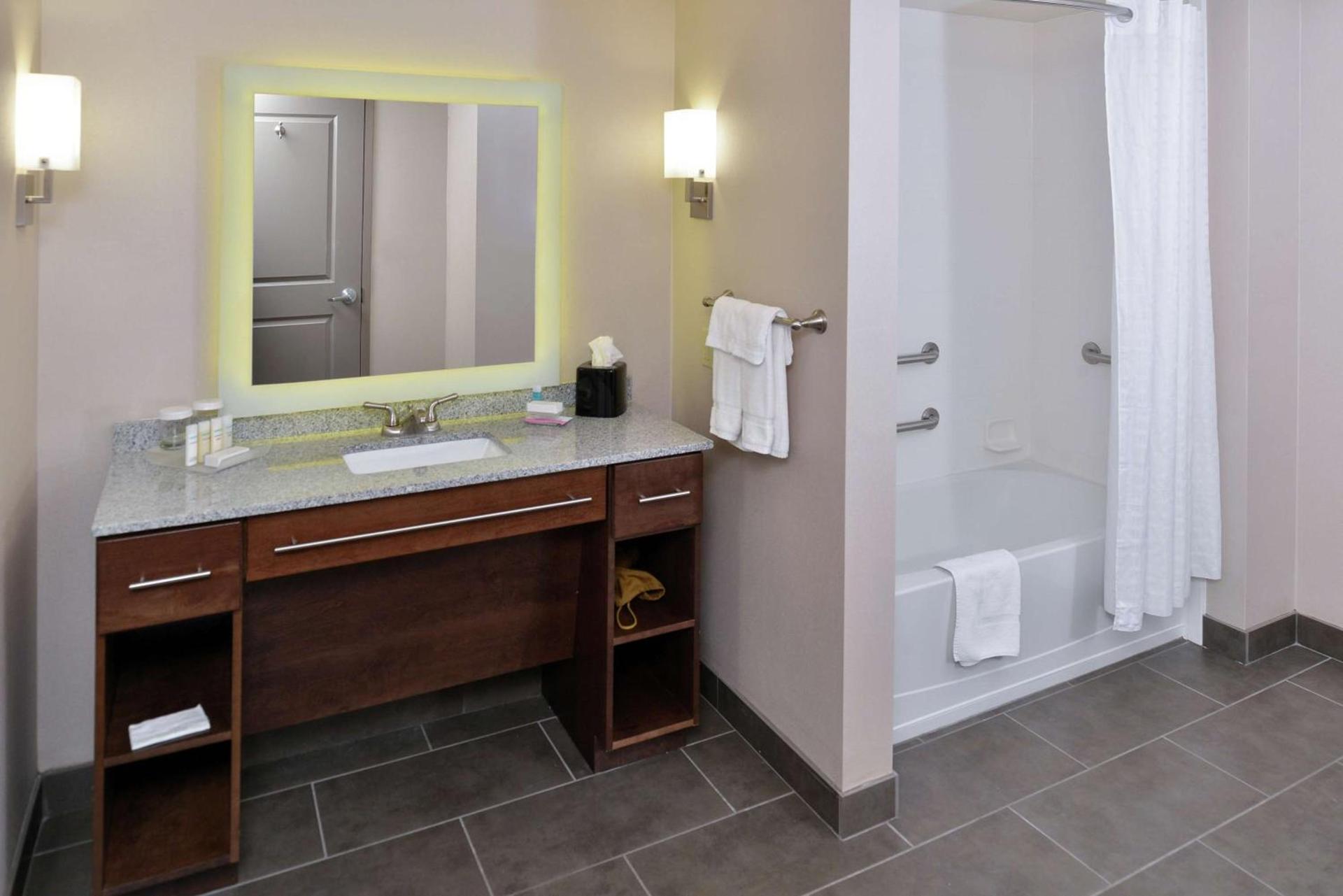 Homewood Suites by Hilton Cincinnati/Mason photo 18