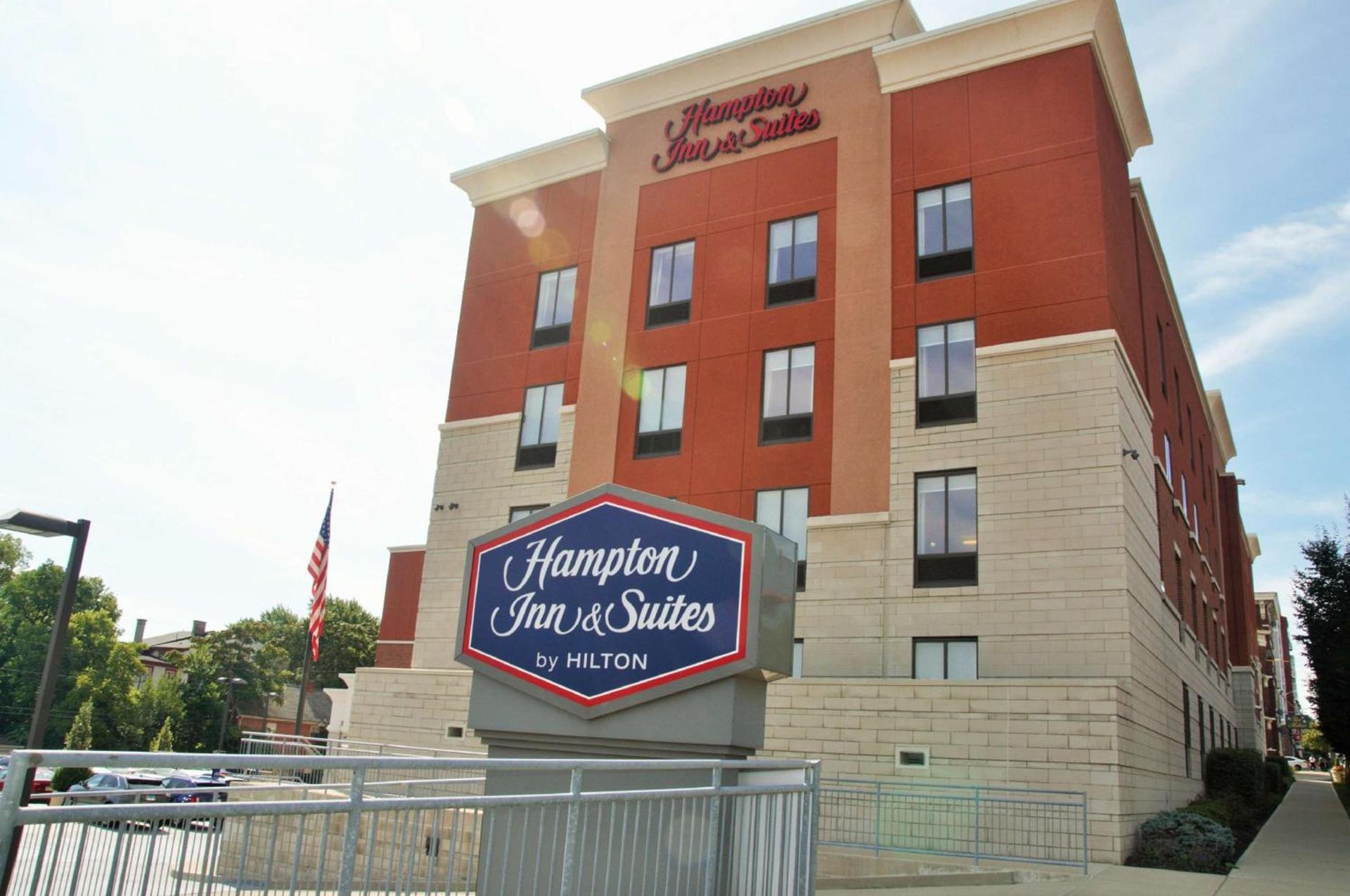 Hampton Inn & Suites Cincinnati / Uptown - University Area photo 2