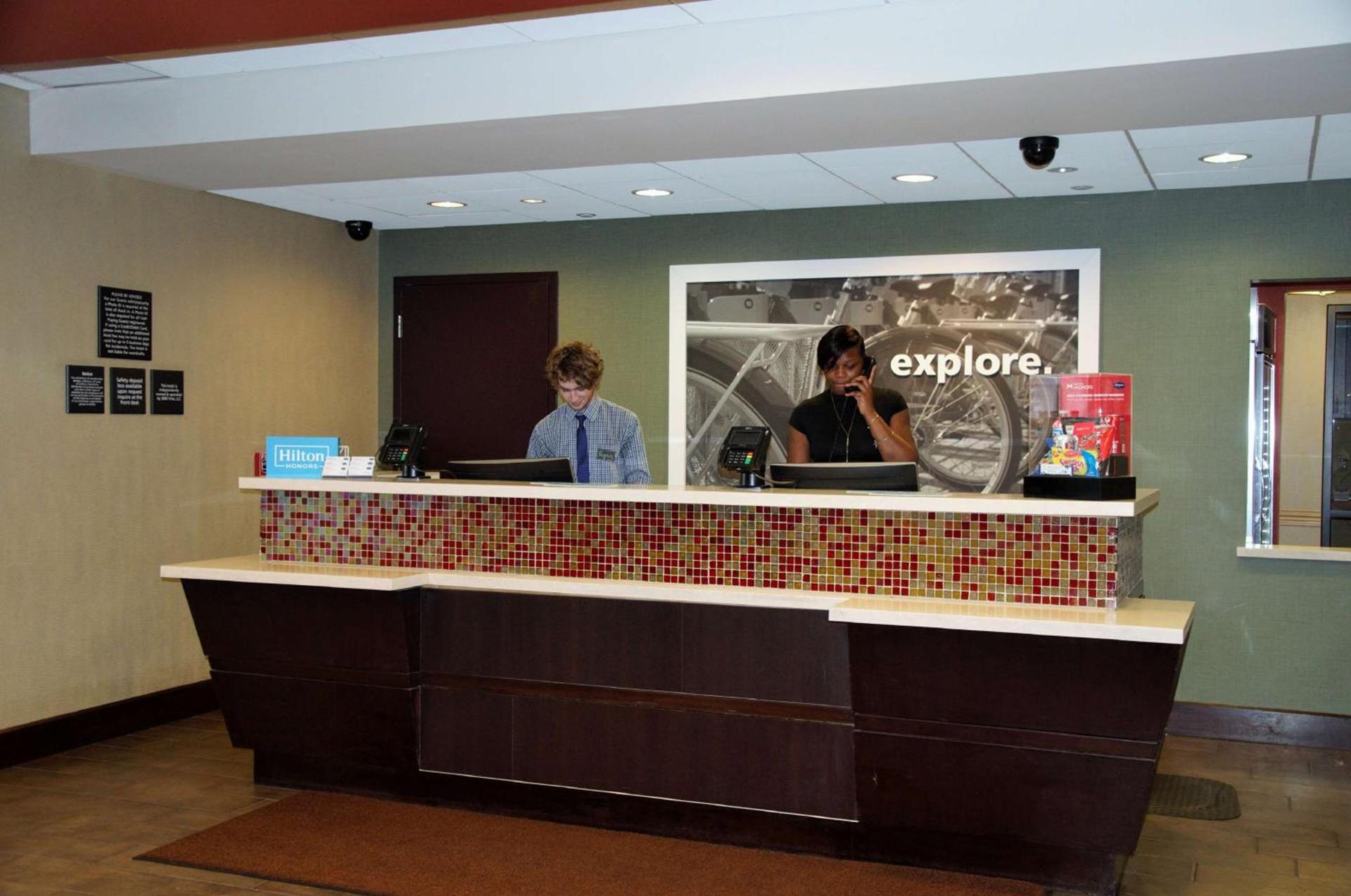 Hampton Inn & Suites Cincinnati / Uptown - University Area photo 5