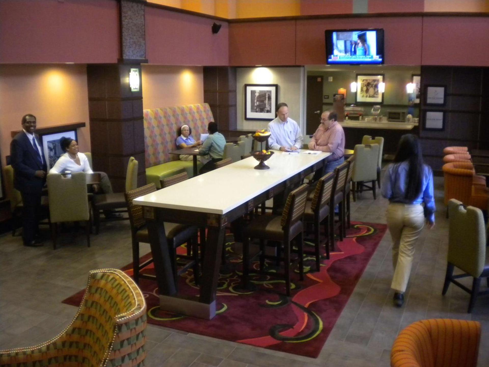 Hampton Inn & Suites Cincinnati / Uptown - University Area photo 6