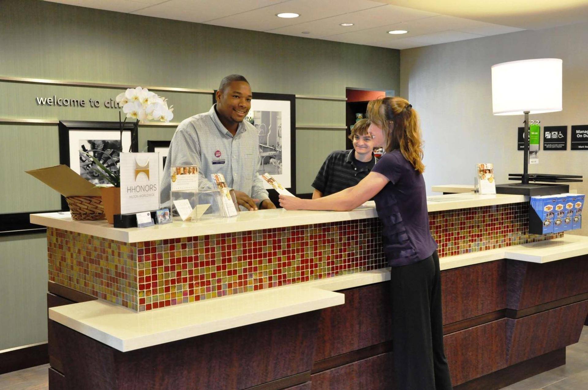 Hampton Inn & Suites Cincinnati / Uptown - University Area photo 7